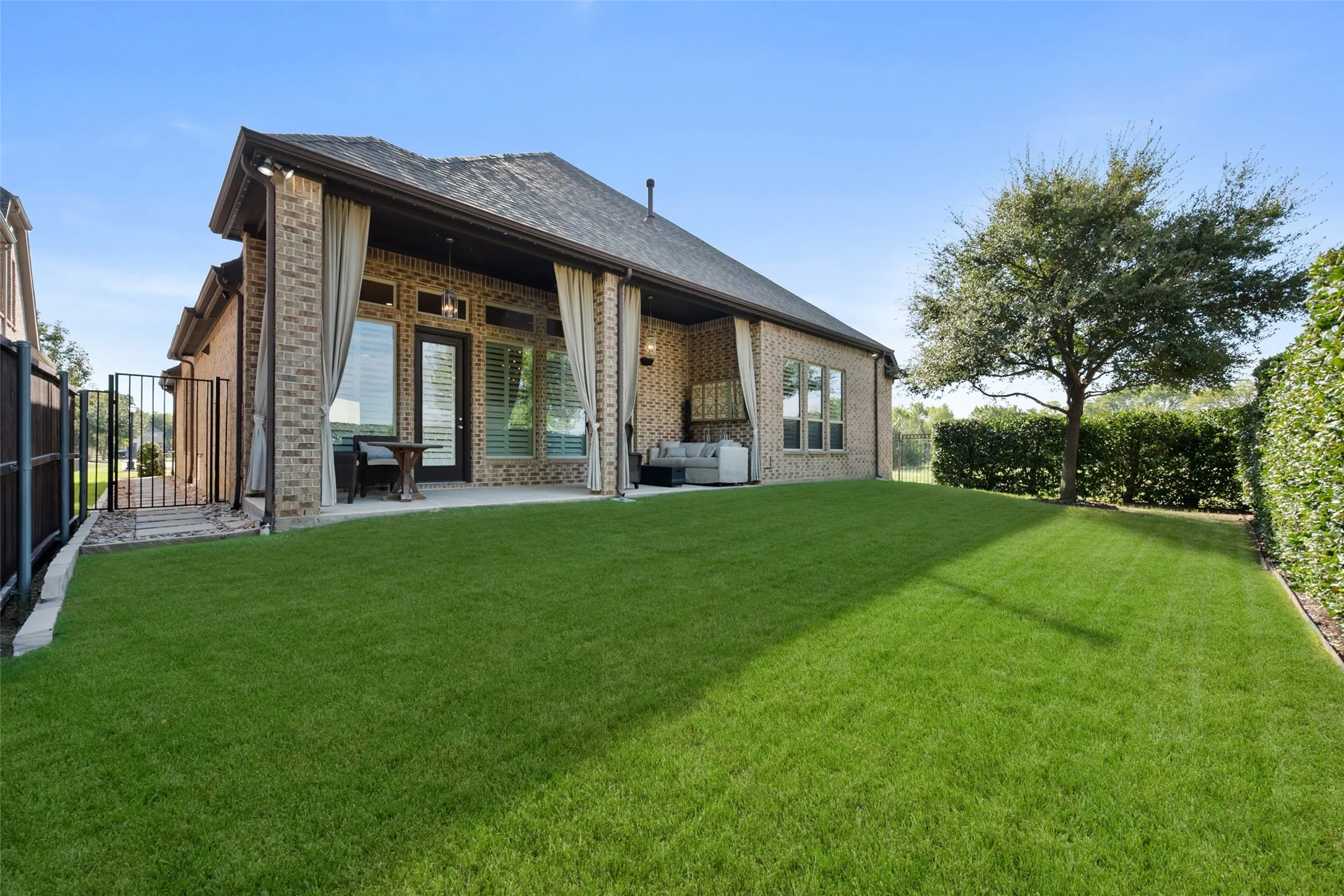 Single Family Residence For Sale in Tarrant County , 5604 Heron Drive W, Colleyville, Texas 76034, 3 Bedroom, 3 Bathroom, 2 Garage spaces, 2,738 Sqft, built in 2016, mls#21395432, Real Estate Agent in Colleyville, Homes For Sale in Tarrant county, Homes For Sale in Colleyville, Realtor in Colleyville Texas, Real Estate Brokerage Independent Realty Texas, Luminita Cordes Realtor
