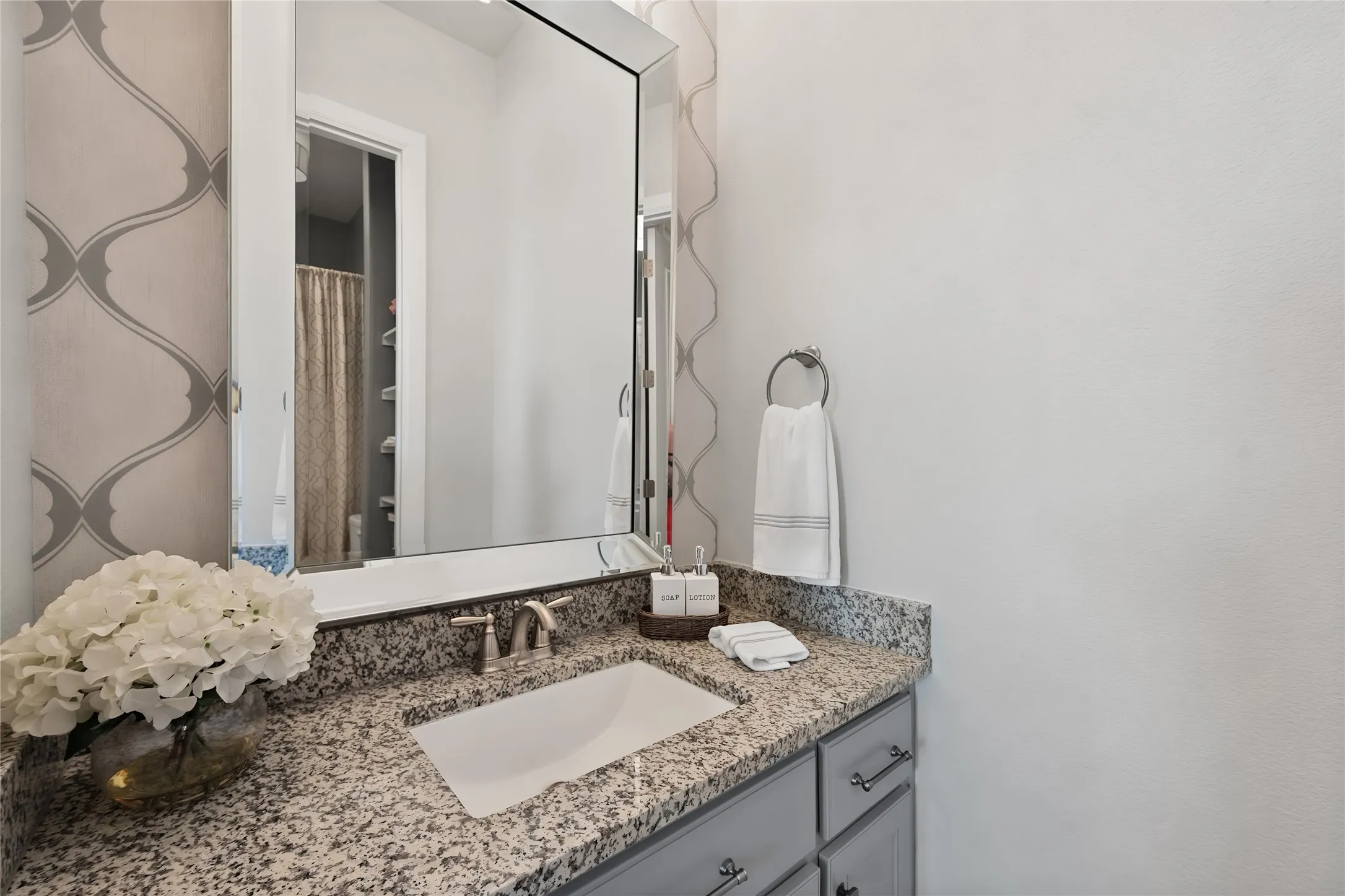 Single Family Residence For Sale in Tarrant County , 5604 Heron Drive W, Colleyville, Texas 76034, 3 Bedroom, 3 Bathroom, 2 Garage spaces, 2,738 Sqft, built in 2016, mls#21395432, Real Estate Agent in Colleyville, Homes For Sale in Tarrant county, Homes For Sale in Colleyville, Realtor in Colleyville Texas, Real Estate Brokerage Independent Realty Texas, Luminita Cordes Realtor