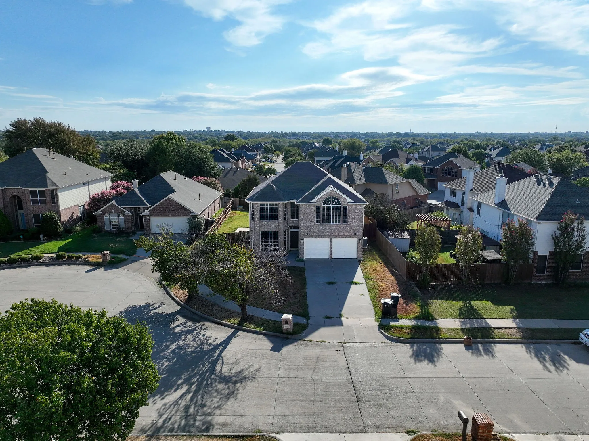 Single Family Residence For Sale in Tarrant County , 7874 Parkmount Court, Fort Worth, Texas 76137, 3 Bedroom, 3 Bathroom, 2 Garage spaces, 2,235 Sqft, built in 1999, mls#21396032, Real Estate Agent in Fort Worth, Homes For Sale in Tarrant county, Homes For Sale in Fort Worth, Realtor in Fort Worth Texas, Real Estate Brokerage Independent Realty Texas, Luminita Cordes Realtor