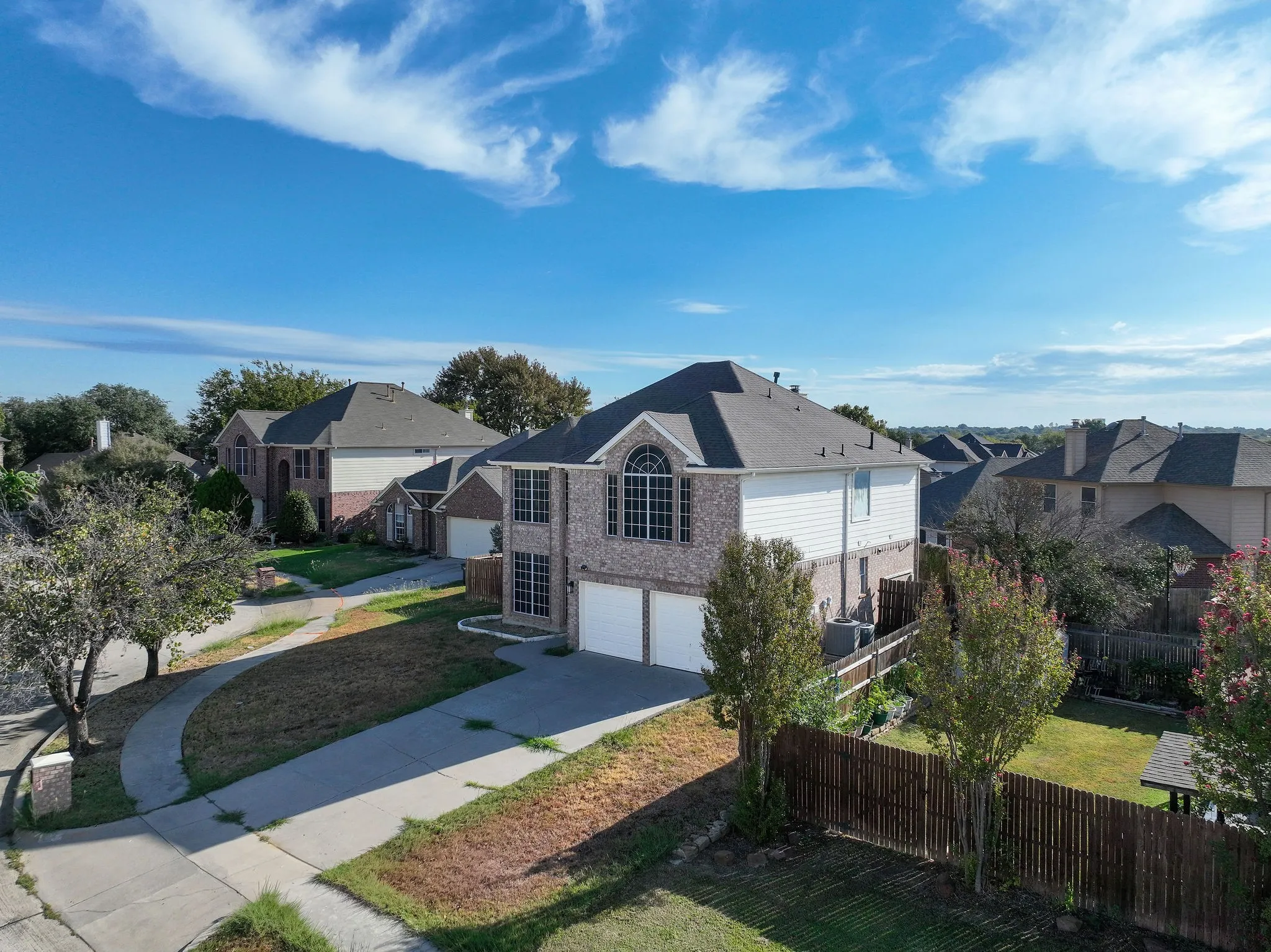 Single Family Residence For Sale in Tarrant County , 7874 Parkmount Court, Fort Worth, Texas 76137, 3 Bedroom, 3 Bathroom, 2 Garage spaces, 2,235 Sqft, built in 1999, mls#21396032, Real Estate Agent in Fort Worth, Homes For Sale in Tarrant county, Homes For Sale in Fort Worth, Realtor in Fort Worth Texas, Real Estate Brokerage Independent Realty Texas, Luminita Cordes Realtor