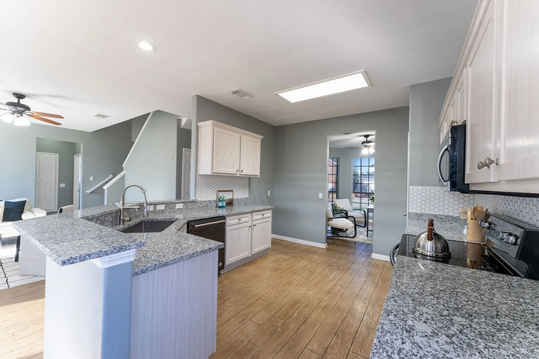 Single Family Residence For Sale in Tarrant County , 7874 Parkmount Court, Fort Worth, Texas 76137, 3 Bedroom, 3 Bathroom, 2 Garage spaces, 2,235 Sqft, built in 1999, mls#21396032, Real Estate Agent in Fort Worth, Homes For Sale in Tarrant county, Homes For Sale in Fort Worth, Realtor in Fort Worth Texas, Real Estate Brokerage Independent Realty Texas, Luminita Cordes Realtor