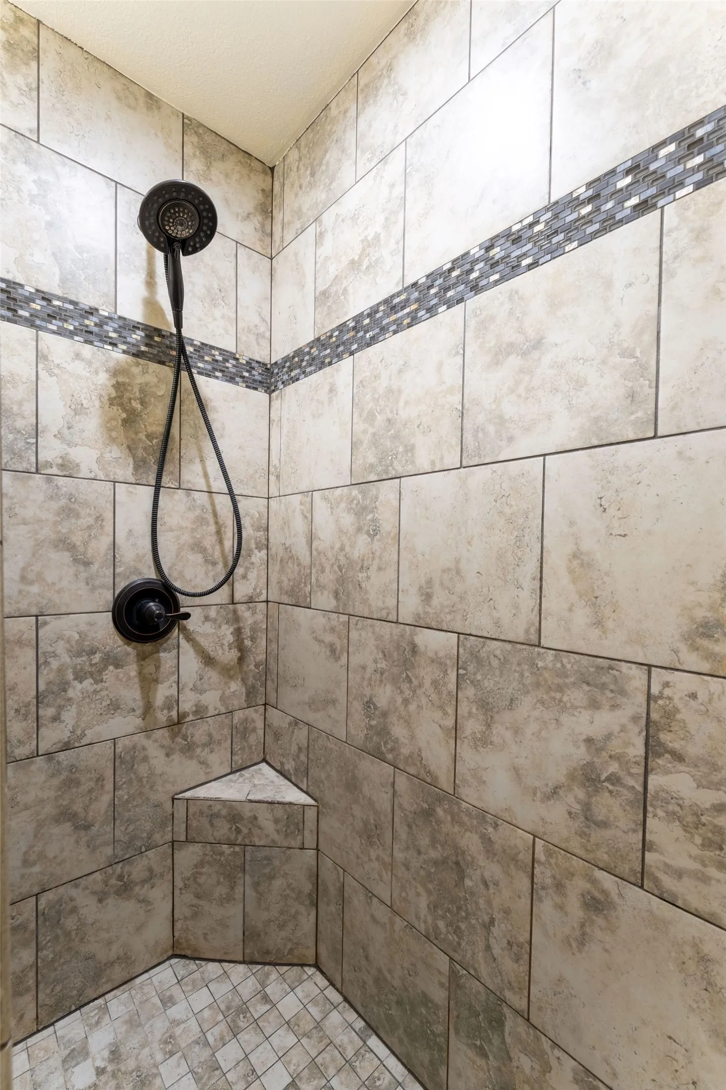 Single Family Residence For Sale in Tarrant County , 7874 Parkmount Court, Fort Worth, Texas 76137, 3 Bedroom, 3 Bathroom, 2 Garage spaces, 2,235 Sqft, built in 1999, mls#21396032, Real Estate Agent in Fort Worth, Homes For Sale in Tarrant county, Homes For Sale in Fort Worth, Realtor in Fort Worth Texas, Real Estate Brokerage Independent Realty Texas, Luminita Cordes Realtor