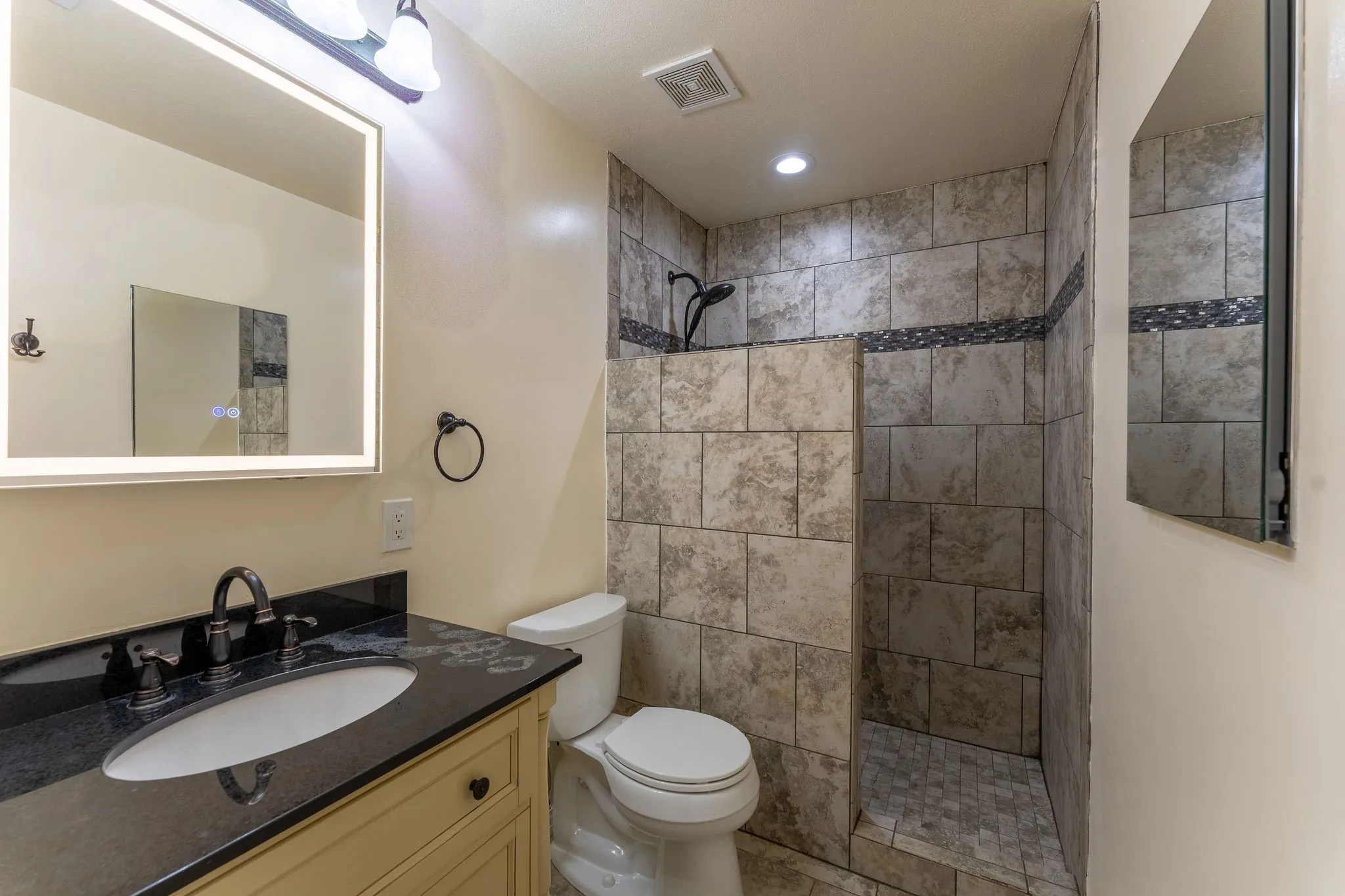 Single Family Residence For Sale in Tarrant County , 7874 Parkmount Court, Fort Worth, Texas 76137, 3 Bedroom, 3 Bathroom, 2 Garage spaces, 2,235 Sqft, built in 1999, mls#21396032, Real Estate Agent in Fort Worth, Homes For Sale in Tarrant county, Homes For Sale in Fort Worth, Realtor in Fort Worth Texas, Real Estate Brokerage Independent Realty Texas, Luminita Cordes Realtor