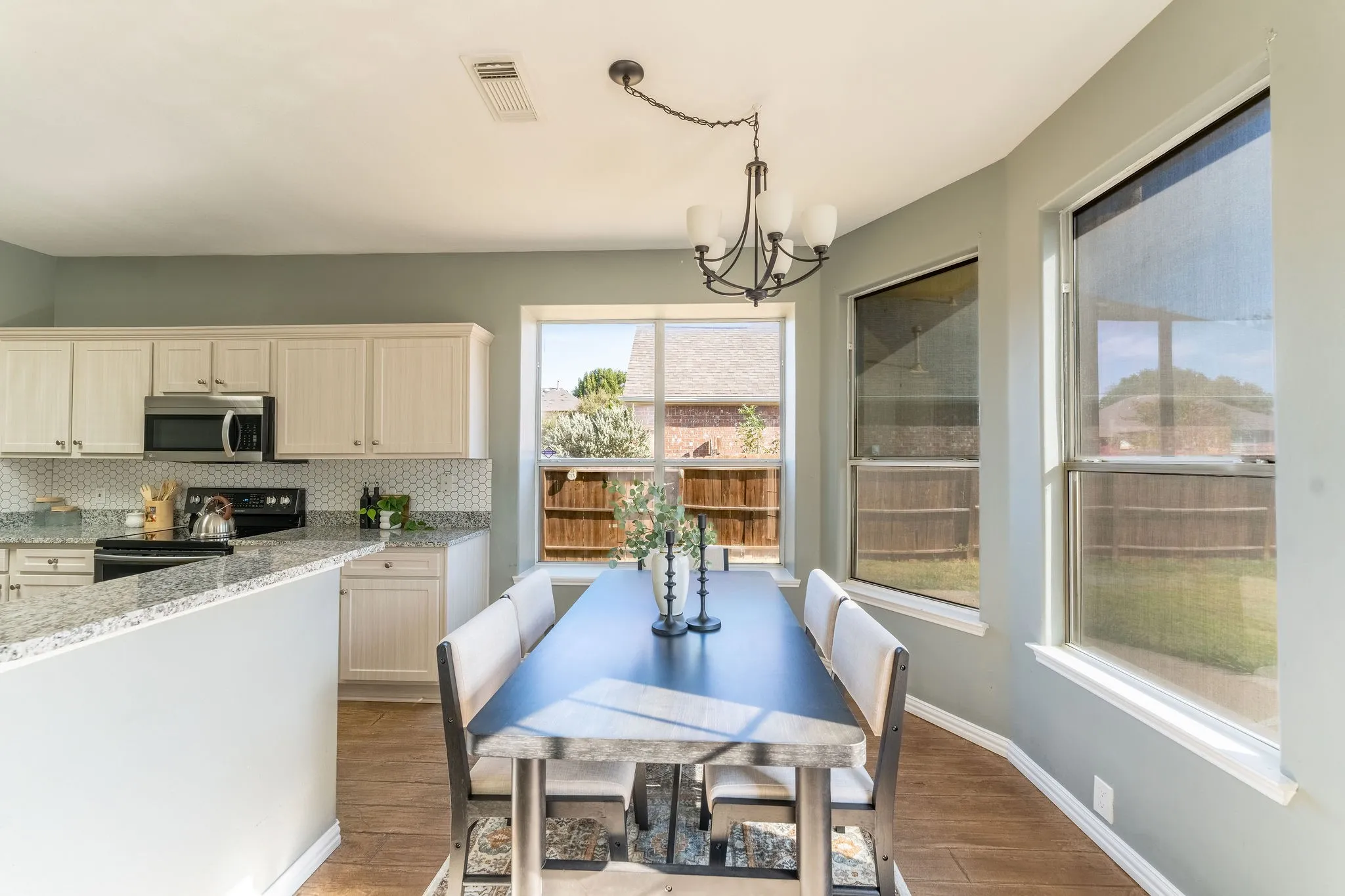 Single Family Residence For Sale in Tarrant County , 7874 Parkmount Court, Fort Worth, Texas 76137, 3 Bedroom, 3 Bathroom, 2 Garage spaces, 2,235 Sqft, built in 1999, mls#21396032, Real Estate Agent in Fort Worth, Homes For Sale in Tarrant county, Homes For Sale in Fort Worth, Realtor in Fort Worth Texas, Real Estate Brokerage Independent Realty Texas, Luminita Cordes Realtor