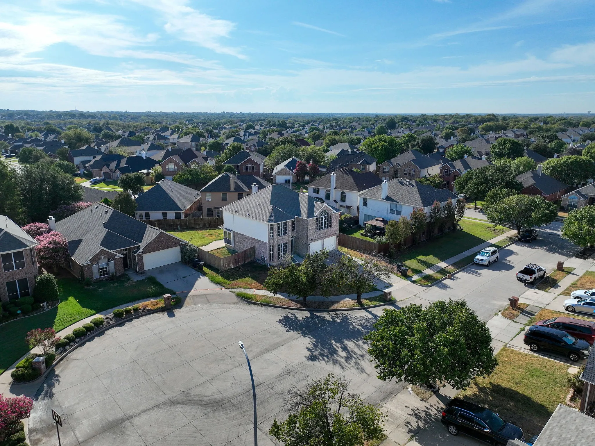 Single Family Residence For Sale in Tarrant County , 7874 Parkmount Court, Fort Worth, Texas 76137, 3 Bedroom, 3 Bathroom, 2 Garage spaces, 2,235 Sqft, built in 1999, mls#21396032, Real Estate Agent in Fort Worth, Homes For Sale in Tarrant county, Homes For Sale in Fort Worth, Realtor in Fort Worth Texas, Real Estate Brokerage Independent Realty Texas, Luminita Cordes Realtor