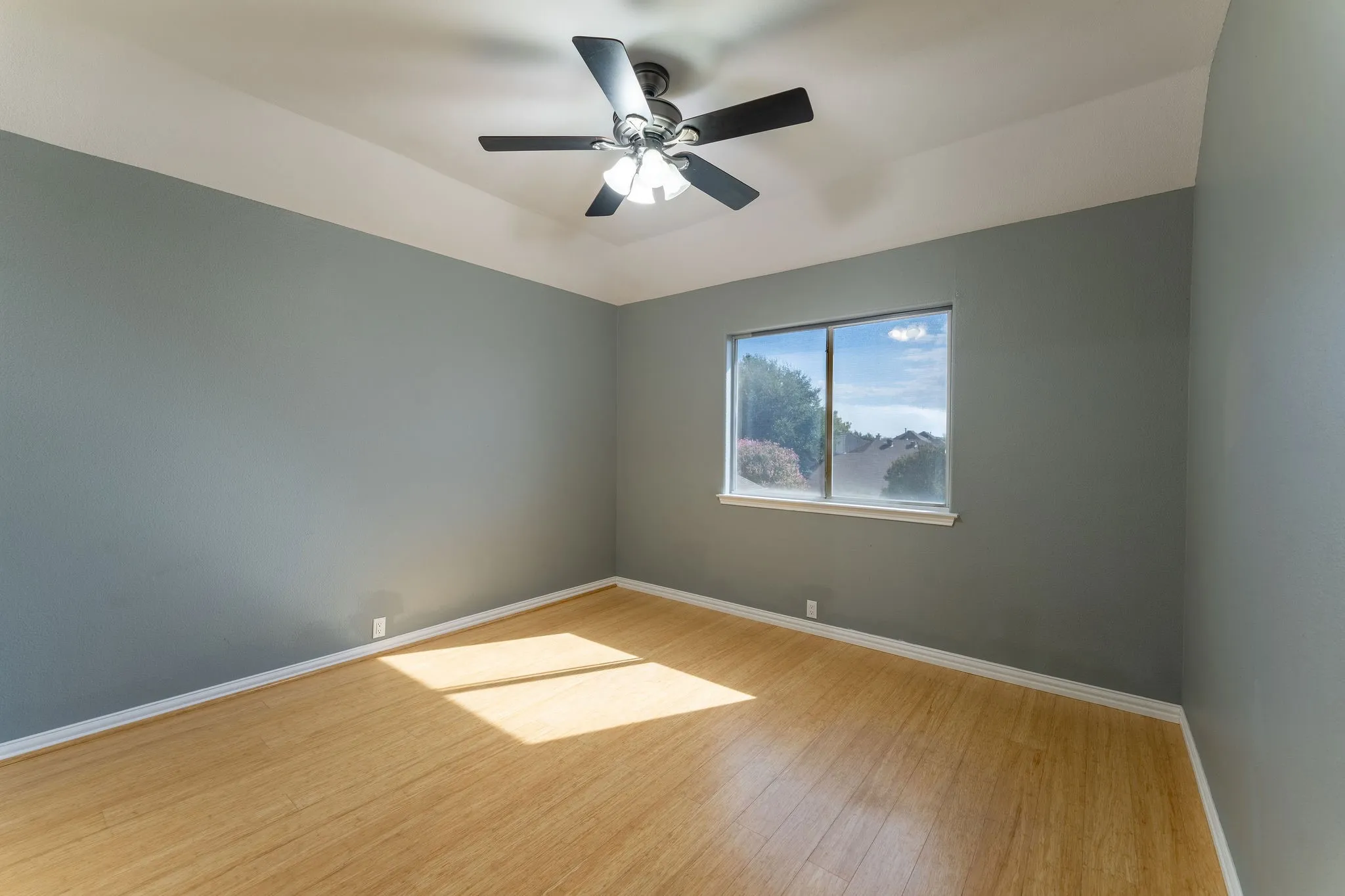 Single Family Residence For Sale in Tarrant County , 7874 Parkmount Court, Fort Worth, Texas 76137, 3 Bedroom, 3 Bathroom, 2 Garage spaces, 2,235 Sqft, built in 1999, mls#21396032, Real Estate Agent in Fort Worth, Homes For Sale in Tarrant county, Homes For Sale in Fort Worth, Realtor in Fort Worth Texas, Real Estate Brokerage Independent Realty Texas, Luminita Cordes Realtor