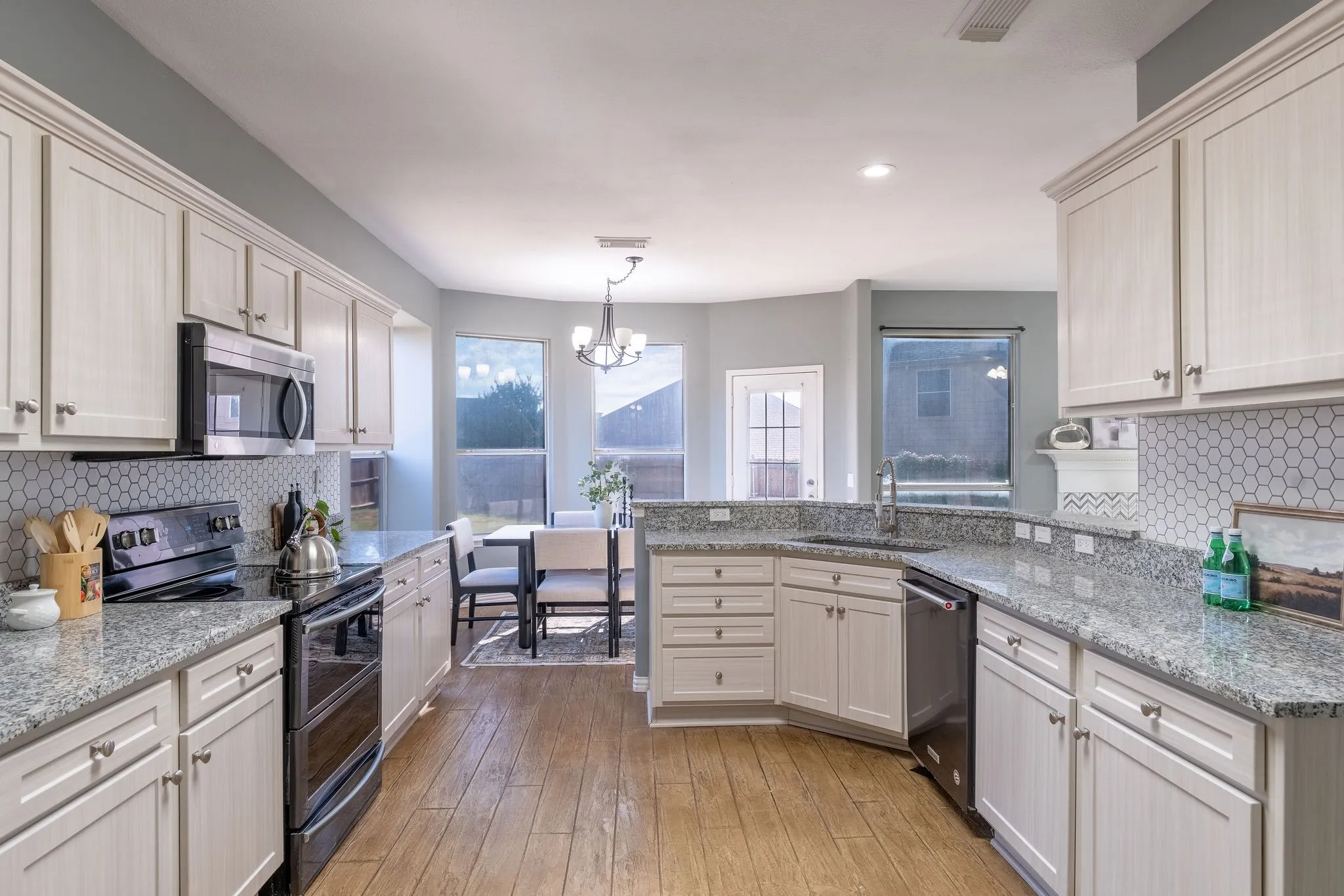 Single Family Residence For Sale in Tarrant County , 7874 Parkmount Court, Fort Worth, Texas 76137, 3 Bedroom, 3 Bathroom, 2 Garage spaces, 2,235 Sqft, built in 1999, mls#21396032, Real Estate Agent in Fort Worth, Homes For Sale in Tarrant county, Homes For Sale in Fort Worth, Realtor in Fort Worth Texas, Real Estate Brokerage Independent Realty Texas, Luminita Cordes Realtor