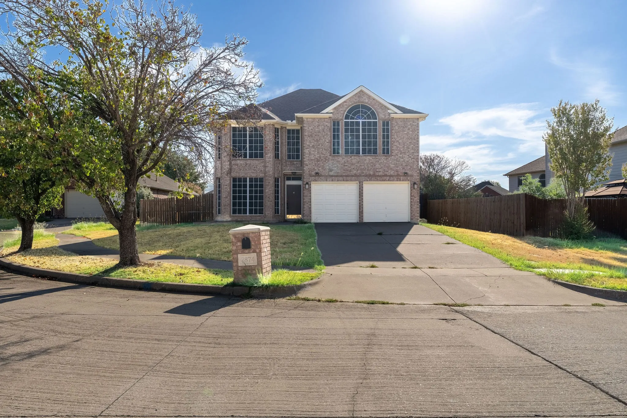 Single Family Residence For Sale in Tarrant County , 7874 Parkmount Court, Fort Worth, Texas 76137, 3 Bedroom, 3 Bathroom, 2 Garage spaces, 2,235 Sqft, built in 1999, mls#21396032, Real Estate Agent in Fort Worth, Homes For Sale in Tarrant county, Homes For Sale in Fort Worth, Realtor in Fort Worth Texas, Real Estate Brokerage Independent Realty Texas, Luminita Cordes Realtor
