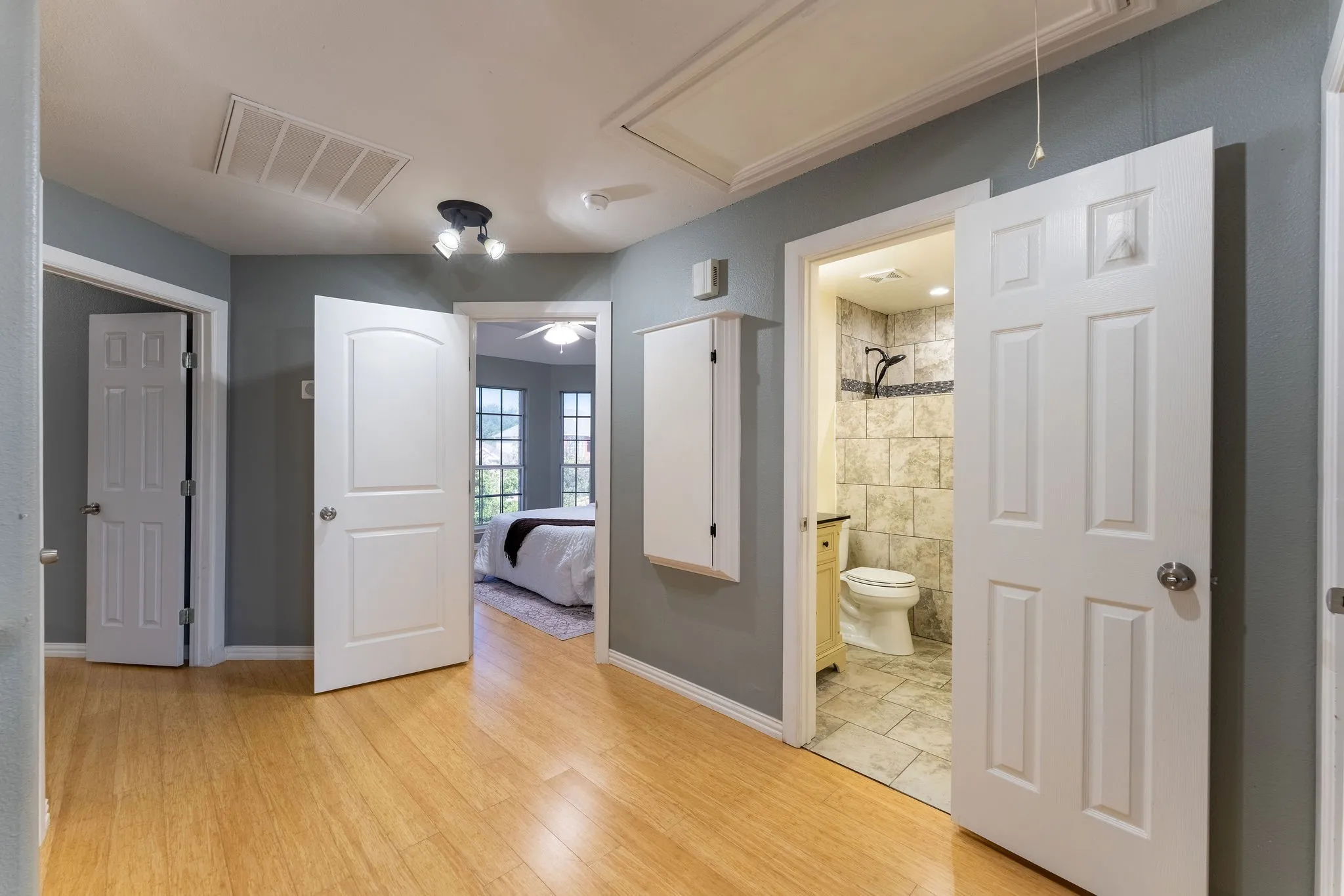 Single Family Residence For Sale in Tarrant County , 7874 Parkmount Court, Fort Worth, Texas 76137, 3 Bedroom, 3 Bathroom, 2 Garage spaces, 2,235 Sqft, built in 1999, mls#21396032, Real Estate Agent in Fort Worth, Homes For Sale in Tarrant county, Homes For Sale in Fort Worth, Realtor in Fort Worth Texas, Real Estate Brokerage Independent Realty Texas, Luminita Cordes Realtor