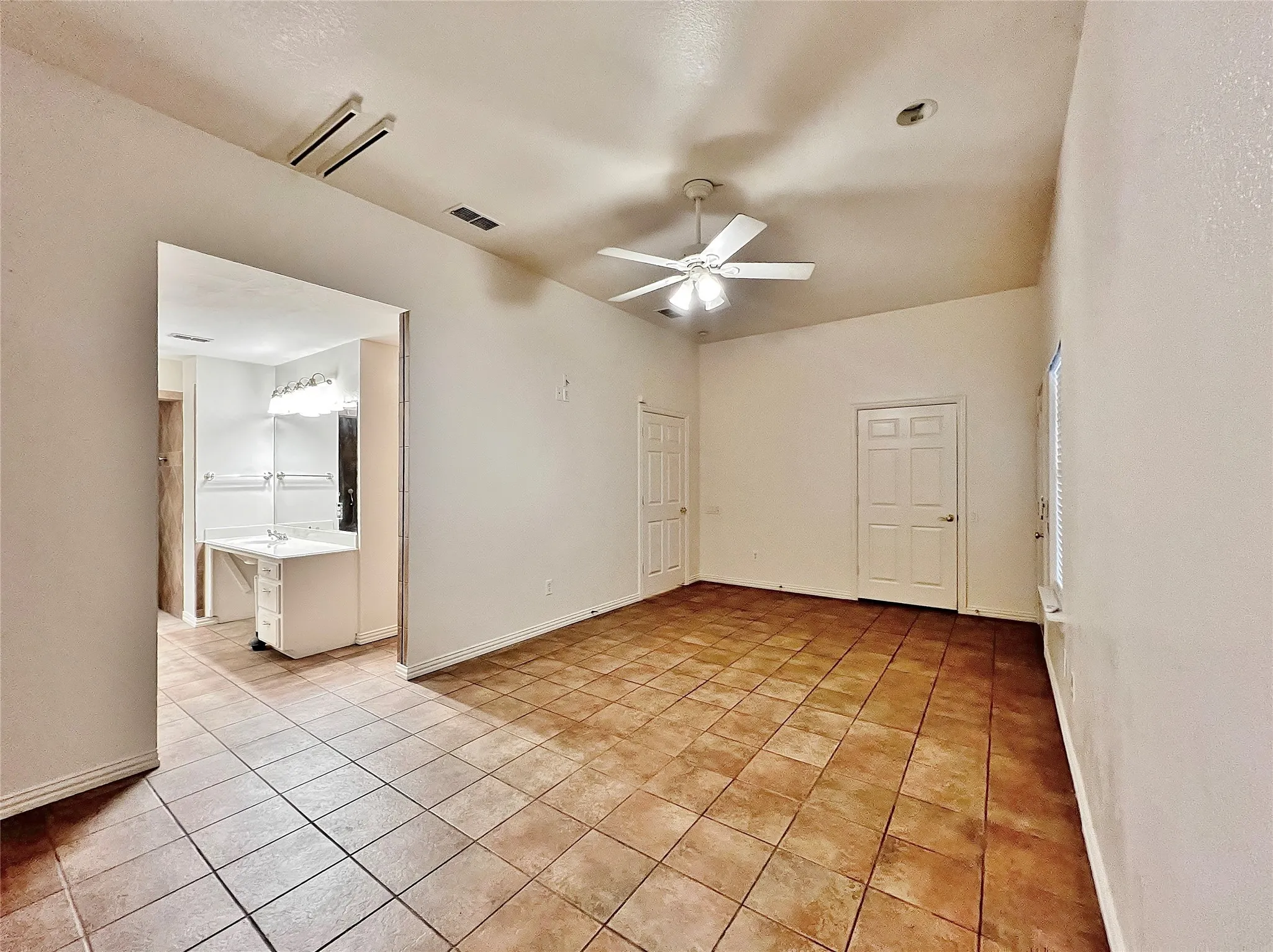 Duplex For Rent in Tarrant County , 5131 Trail Dust Lane, Arlington, Texas 76017, 2 Bedroom, 2 Bathroom, 2 Garage spaces, 1,144 Sqft, built in 2001, mls#21396034, Real Estate Agent in Arlington, Homes For Rent in Tarrant county, Homes For Rent in Arlington, Realtor in Arlington Texas, Real Estate Brokerage Independent Realty Texas, Luminita Cordes Realtor