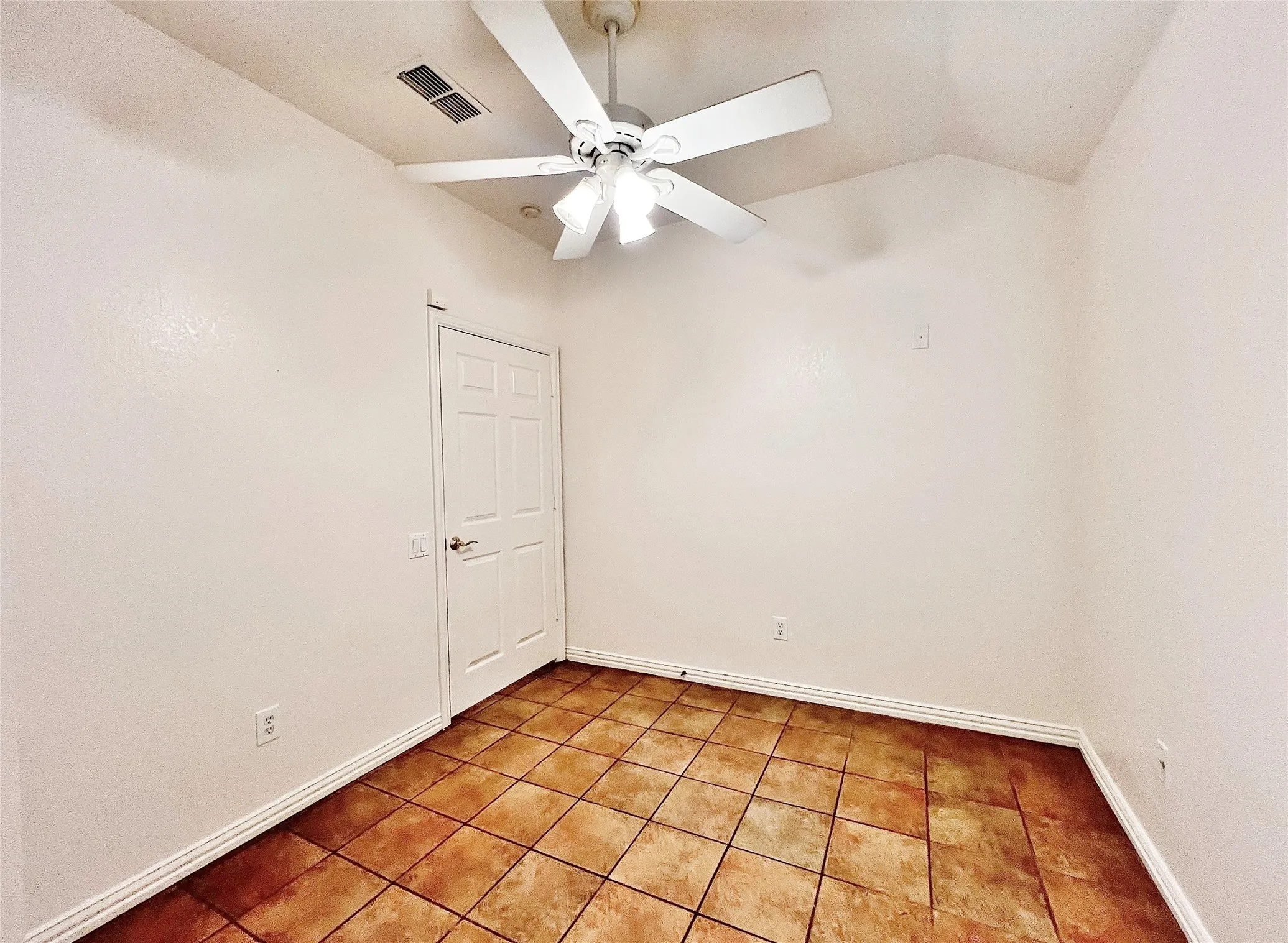 Duplex For Rent in Tarrant County , 5131 Trail Dust Lane, Arlington, Texas 76017, 2 Bedroom, 2 Bathroom, 2 Garage spaces, 1,144 Sqft, built in 2001, mls#21396034, Real Estate Agent in Arlington, Homes For Rent in Tarrant county, Homes For Rent in Arlington, Realtor in Arlington Texas, Real Estate Brokerage Independent Realty Texas, Luminita Cordes Realtor
