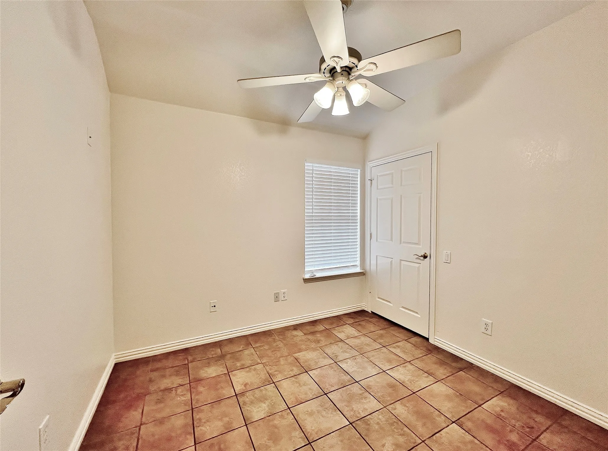 Duplex For Rent in Tarrant County , 5131 Trail Dust Lane, Arlington, Texas 76017, 2 Bedroom, 2 Bathroom, 2 Garage spaces, 1,144 Sqft, built in 2001, mls#21396034, Real Estate Agent in Arlington, Homes For Rent in Tarrant county, Homes For Rent in Arlington, Realtor in Arlington Texas, Real Estate Brokerage Independent Realty Texas, Luminita Cordes Realtor
