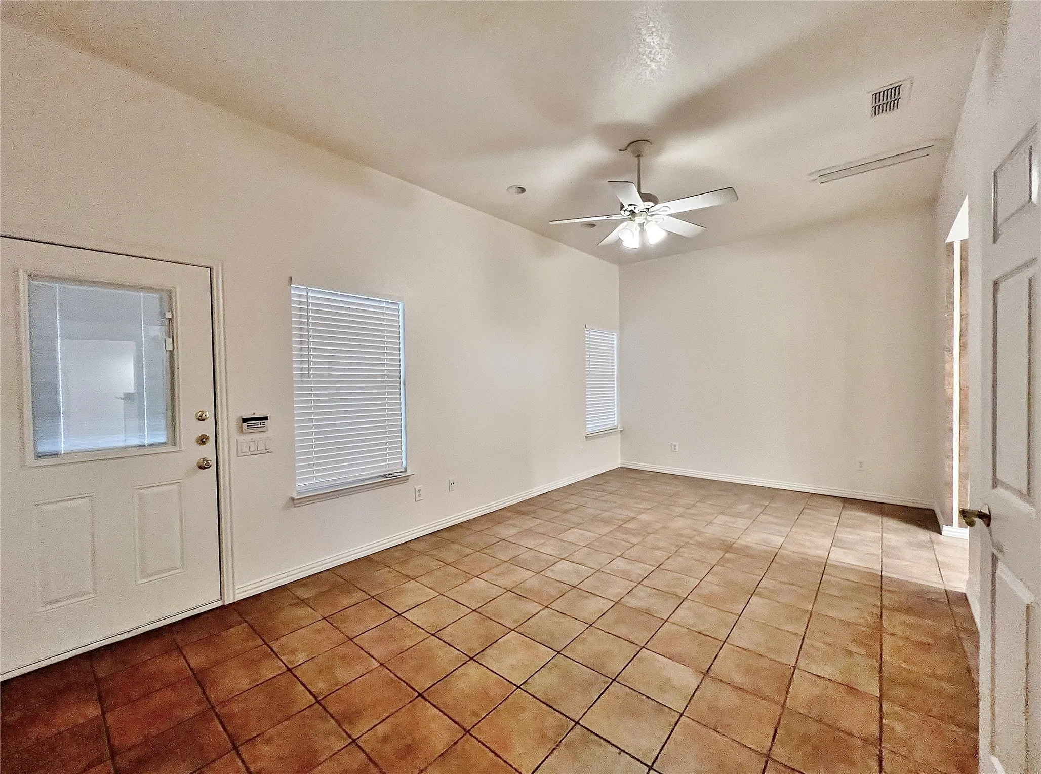 Duplex For Rent in Tarrant County , 5131 Trail Dust Lane, Arlington, Texas 76017, 2 Bedroom, 2 Bathroom, 2 Garage spaces, 1,144 Sqft, built in 2001, mls#21396034, Real Estate Agent in Arlington, Homes For Rent in Tarrant county, Homes For Rent in Arlington, Realtor in Arlington Texas, Real Estate Brokerage Independent Realty Texas, Luminita Cordes Realtor