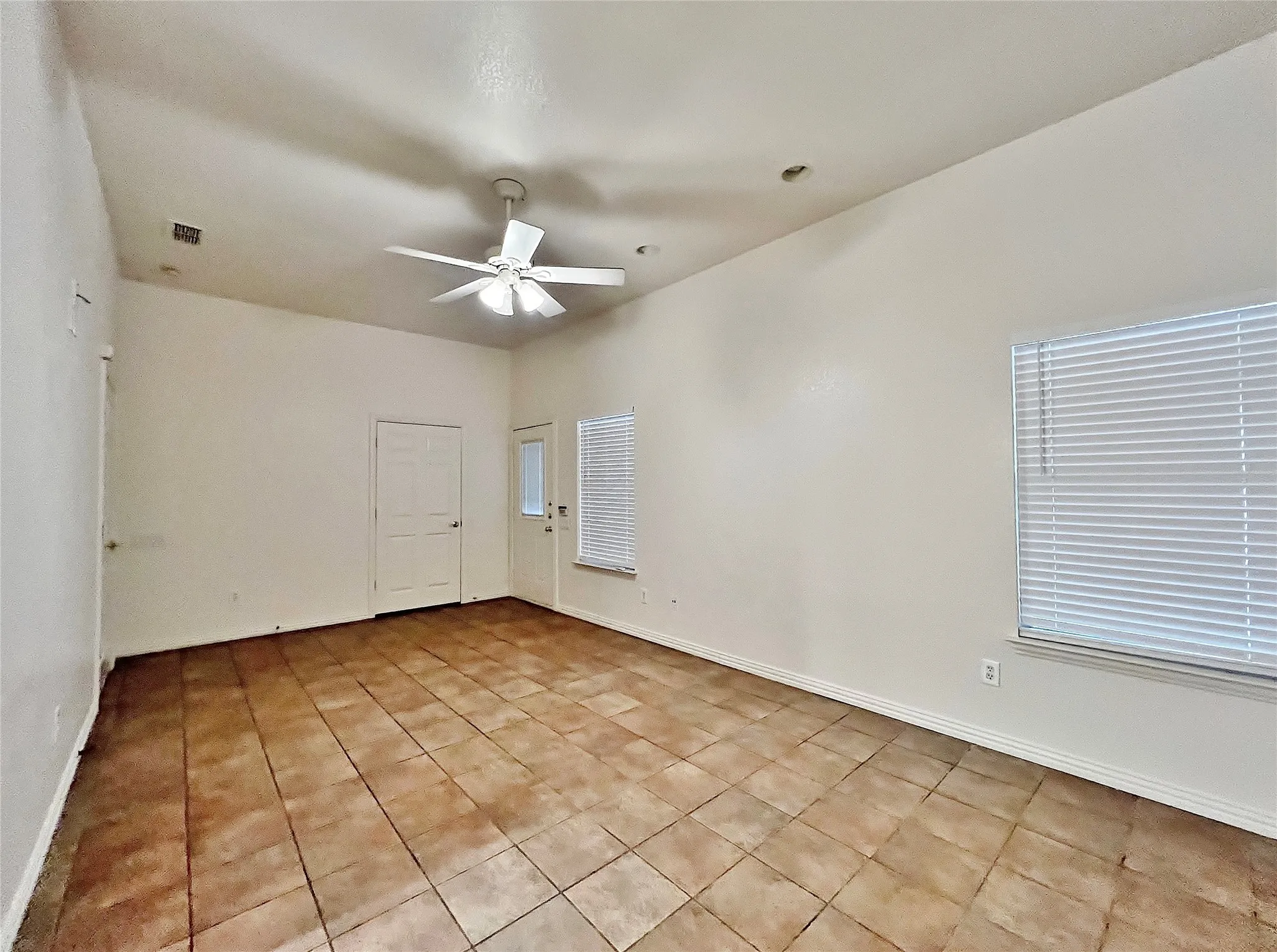 Duplex For Rent in Tarrant County , 5131 Trail Dust Lane, Arlington, Texas 76017, 2 Bedroom, 2 Bathroom, 2 Garage spaces, 1,144 Sqft, built in 2001, mls#21396034, Real Estate Agent in Arlington, Homes For Rent in Tarrant county, Homes For Rent in Arlington, Realtor in Arlington Texas, Real Estate Brokerage Independent Realty Texas, Luminita Cordes Realtor