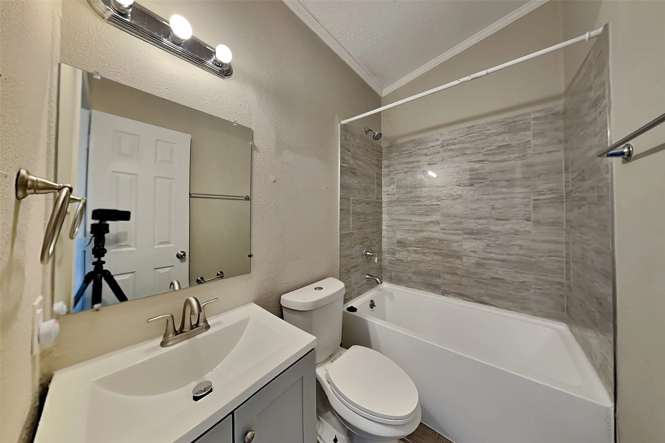 Single Family Residence For Rent in Dallas County , 13753 Biggs Street, Dallas, Texas 75253, 3 Bedroom, 2 Bathroom, Garage spaces, 1,120 Sqft, built in 2001, mls#21395310, Real Estate Agent in Dallas, Homes For Rent in Dallas county, Homes For Rent in Dallas, Realtor in Dallas Texas, Real Estate Brokerage Independent Realty Texas, Luminita Cordes Realtor