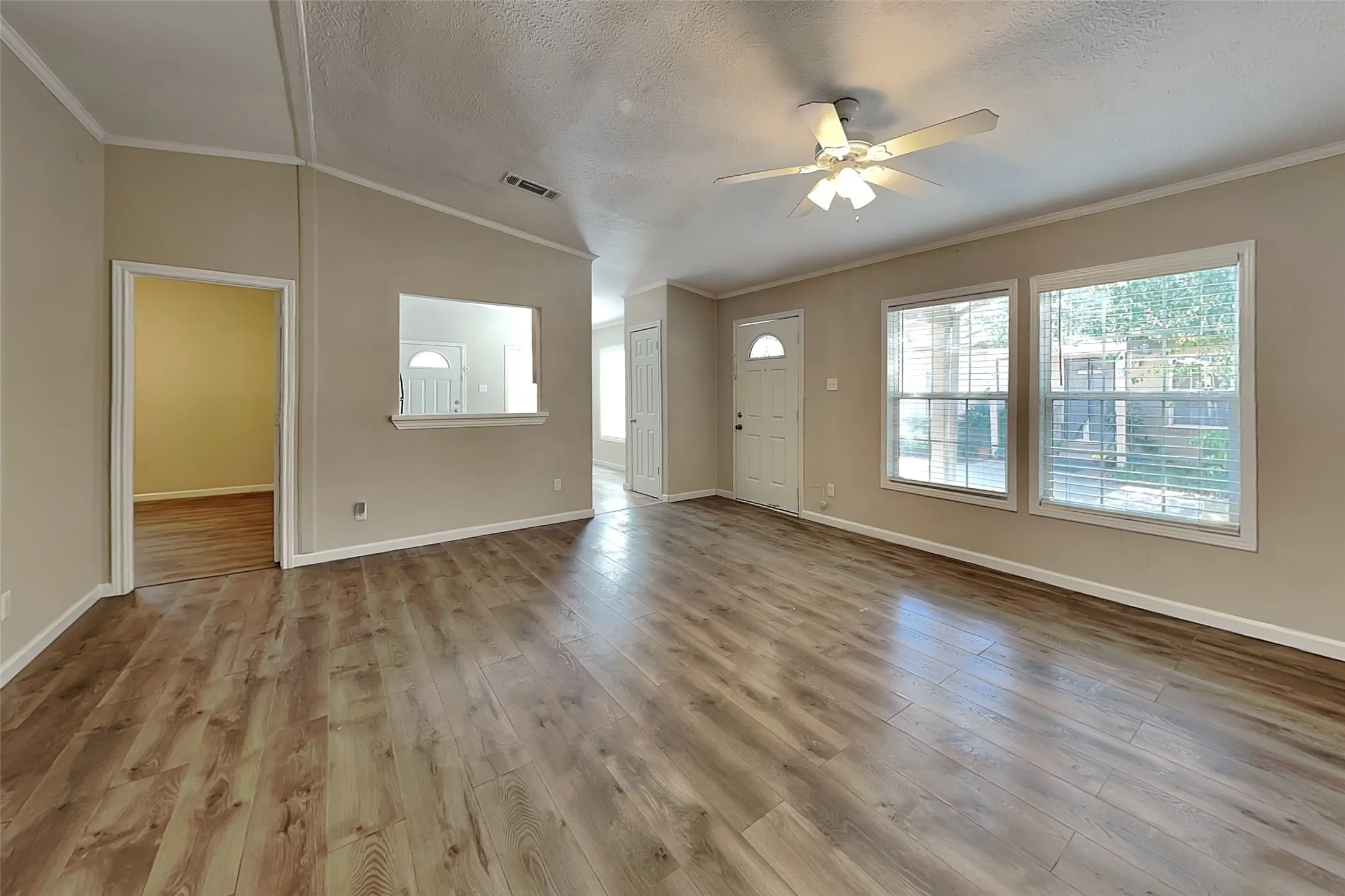 Single Family Residence For Rent in Dallas County , 13753 Biggs Street, Dallas, Texas 75253, 3 Bedroom, 2 Bathroom, Garage spaces, 1,120 Sqft, built in 2001, mls#21395310, Real Estate Agent in Dallas, Homes For Rent in Dallas county, Homes For Rent in Dallas, Realtor in Dallas Texas, Real Estate Brokerage Independent Realty Texas, Luminita Cordes Realtor