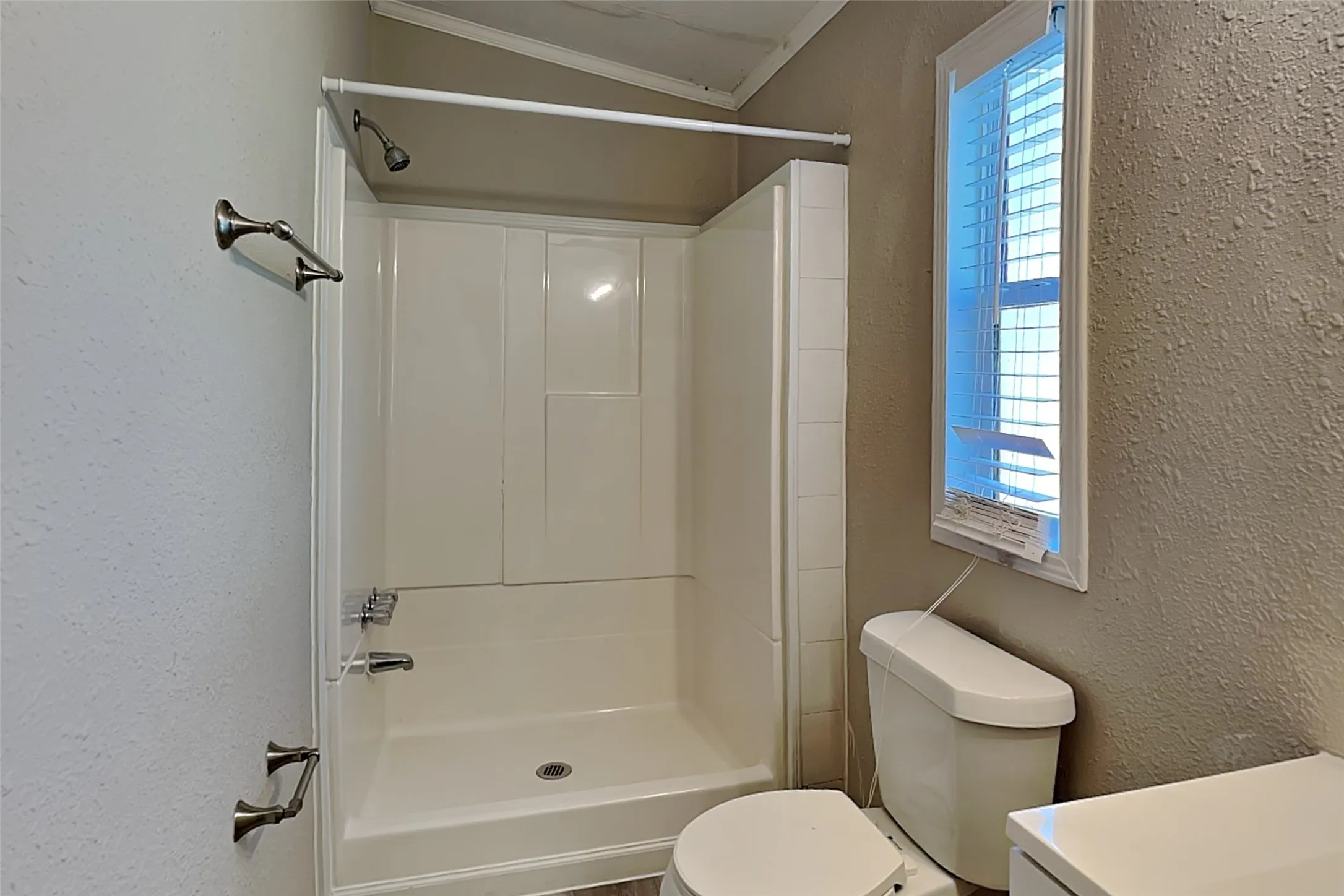 Single Family Residence For Rent in Dallas County , 13753 Biggs Street, Dallas, Texas 75253, 3 Bedroom, 2 Bathroom, Garage spaces, 1,120 Sqft, built in 2001, mls#21395310, Real Estate Agent in Dallas, Homes For Rent in Dallas county, Homes For Rent in Dallas, Realtor in Dallas Texas, Real Estate Brokerage Independent Realty Texas, Luminita Cordes Realtor