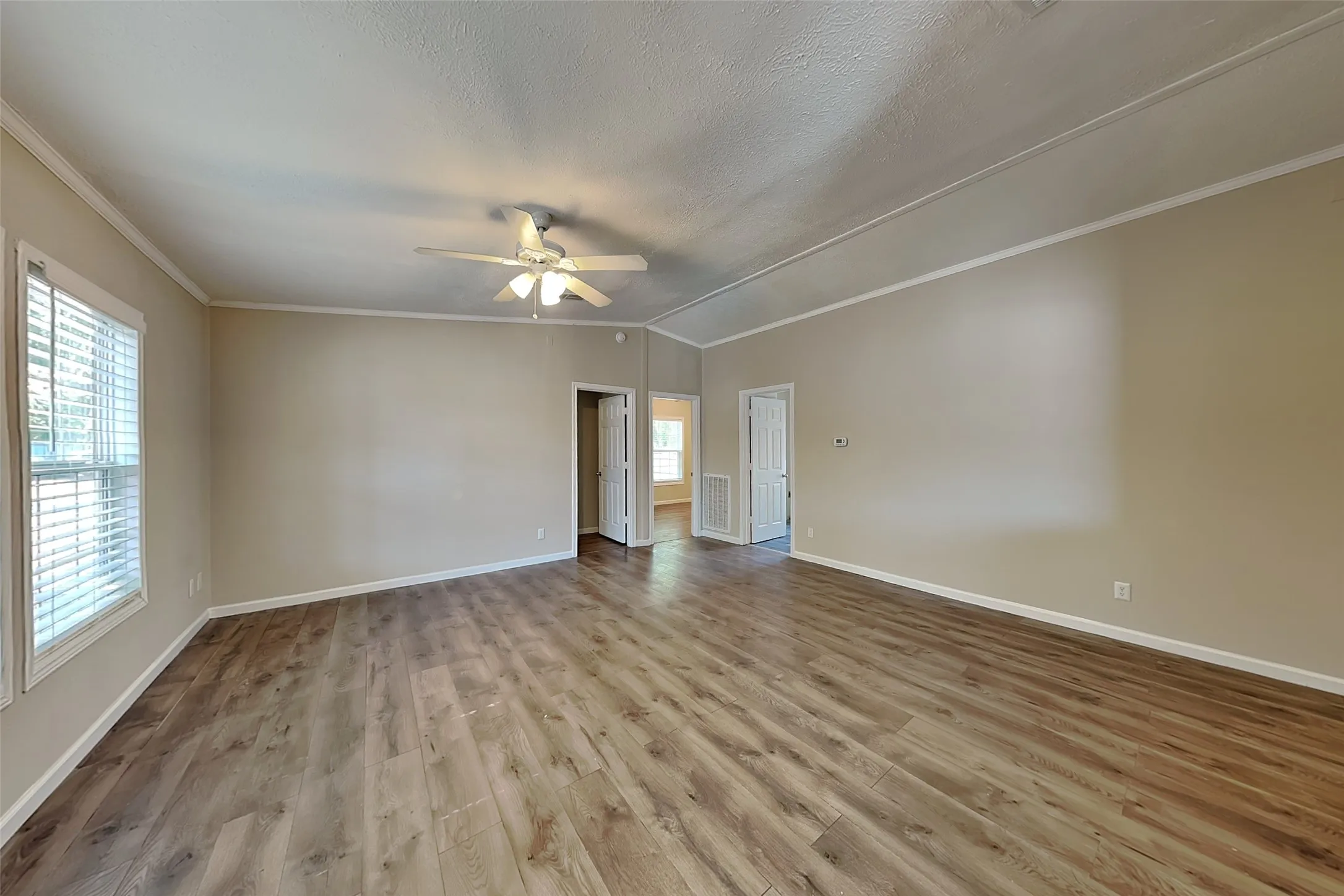 Single Family Residence For Rent in Dallas County , 13753 Biggs Street, Dallas, Texas 75253, 3 Bedroom, 2 Bathroom, Garage spaces, 1,120 Sqft, built in 2001, mls#21395310, Real Estate Agent in Dallas, Homes For Rent in Dallas county, Homes For Rent in Dallas, Realtor in Dallas Texas, Real Estate Brokerage Independent Realty Texas, Luminita Cordes Realtor