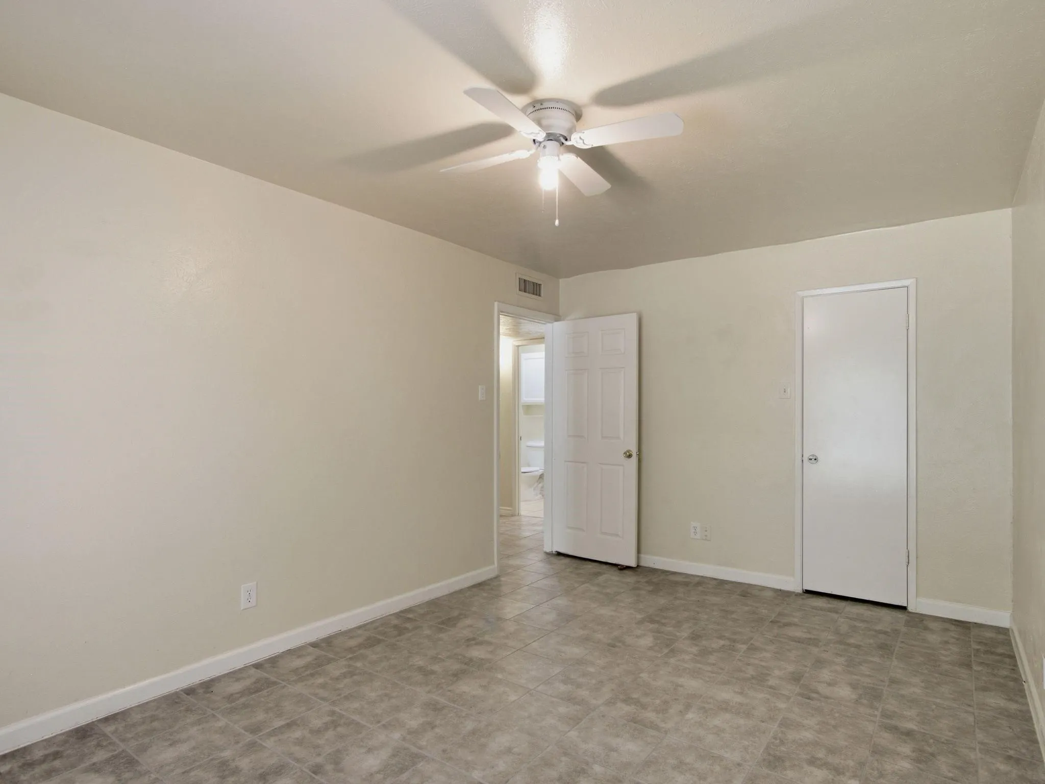 Single Family Residence For Rent in Collin County , 1000 Windy Meadow Drive, Plano, Texas 75023, 3 Bedroom, 2 Bathroom, 2 Garage spaces, 1,930 Sqft, built in 1974, mls#21395214, Real Estate Agent in Plano, Homes For Rent in Collin county, Homes For Rent in Plano, Realtor in Plano Texas, Real Estate Brokerage Independent Realty Texas, Luminita Cordes Realtor