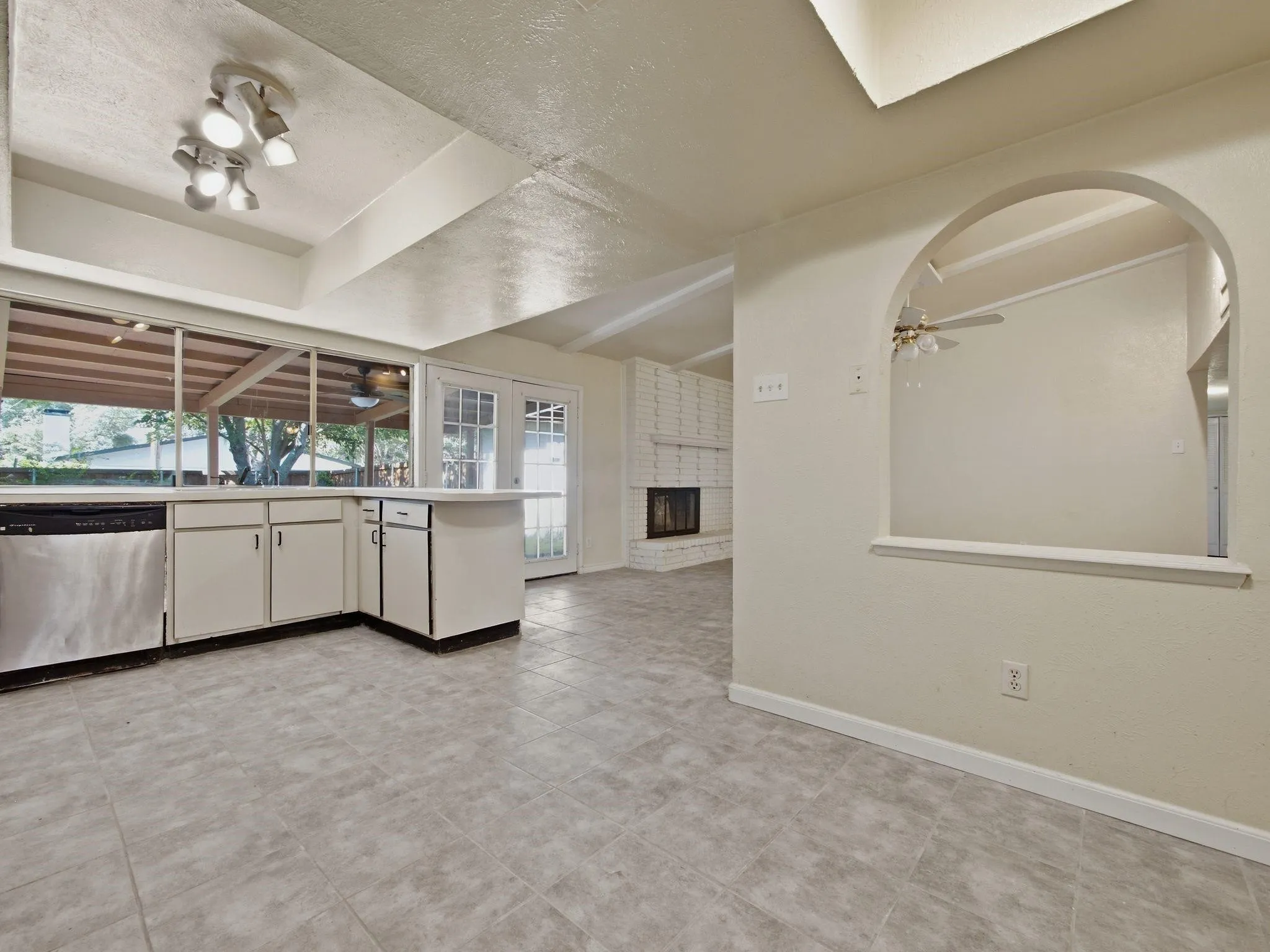 Single Family Residence For Rent in Collin County , 1000 Windy Meadow Drive, Plano, Texas 75023, 3 Bedroom, 2 Bathroom, 2 Garage spaces, 1,930 Sqft, built in 1974, mls#21395214, Real Estate Agent in Plano, Homes For Rent in Collin county, Homes For Rent in Plano, Realtor in Plano Texas, Real Estate Brokerage Independent Realty Texas, Luminita Cordes Realtor