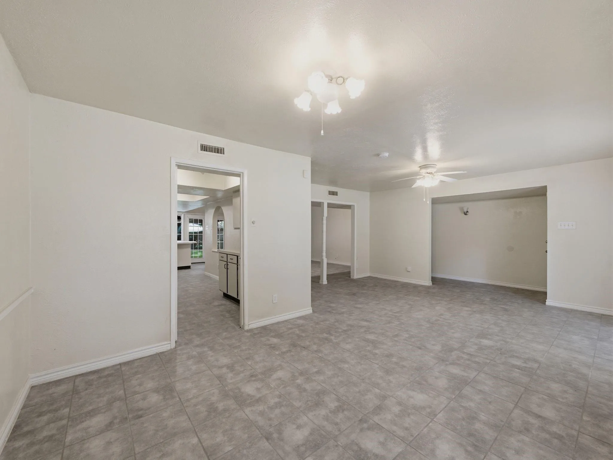 Single Family Residence For Rent in Collin County , 1000 Windy Meadow Drive, Plano, Texas 75023, 3 Bedroom, 2 Bathroom, 2 Garage spaces, 1,930 Sqft, built in 1974, mls#21395214, Real Estate Agent in Plano, Homes For Rent in Collin county, Homes For Rent in Plano, Realtor in Plano Texas, Real Estate Brokerage Independent Realty Texas, Luminita Cordes Realtor