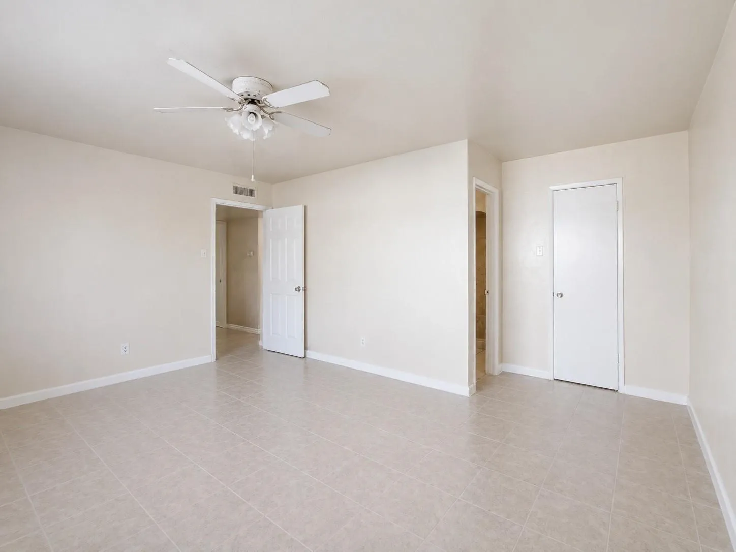 Single Family Residence For Rent in Collin County , 1000 Windy Meadow Drive, Plano, Texas 75023, 3 Bedroom, 2 Bathroom, 2 Garage spaces, 1,930 Sqft, built in 1974, mls#21395214, Real Estate Agent in Plano, Homes For Rent in Collin county, Homes For Rent in Plano, Realtor in Plano Texas, Real Estate Brokerage Independent Realty Texas, Luminita Cordes Realtor