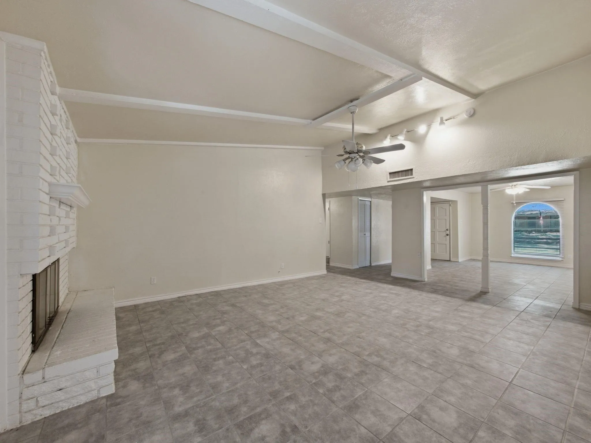 Single Family Residence For Rent in Collin County , 1000 Windy Meadow Drive, Plano, Texas 75023, 3 Bedroom, 2 Bathroom, 2 Garage spaces, 1,930 Sqft, built in 1974, mls#21395214, Real Estate Agent in Plano, Homes For Rent in Collin county, Homes For Rent in Plano, Realtor in Plano Texas, Real Estate Brokerage Independent Realty Texas, Luminita Cordes Realtor