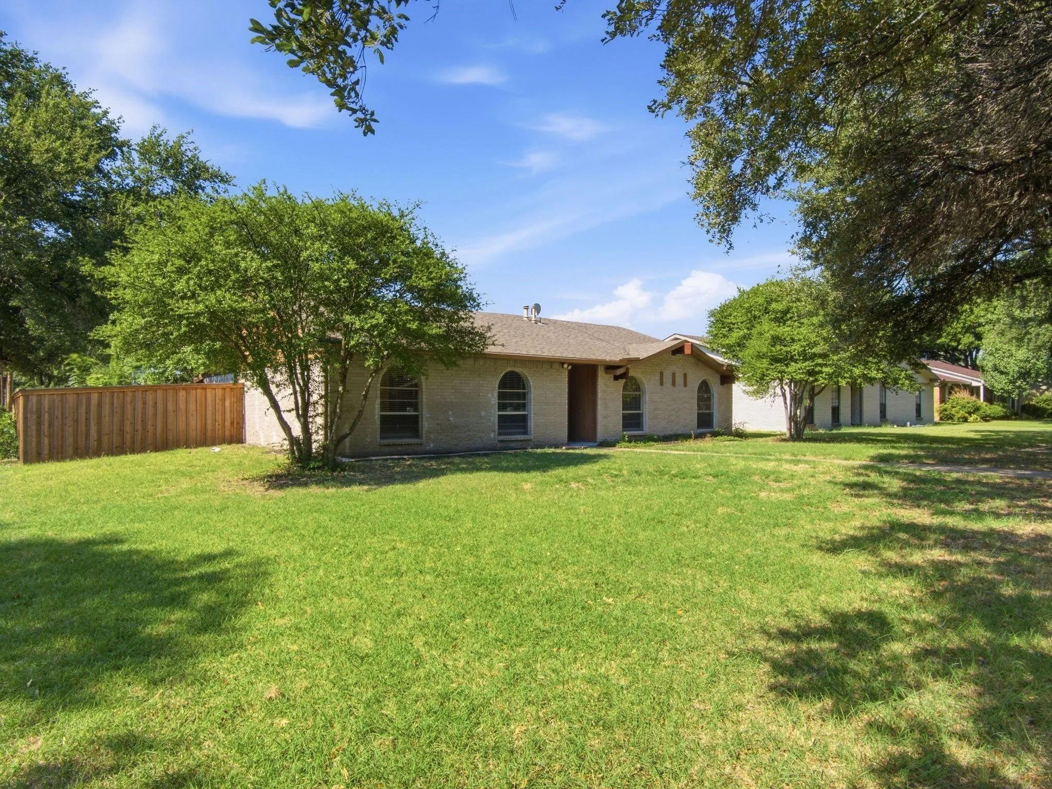 Single Family Residence For Rent in Collin County , 1000 Windy Meadow Drive, Plano, Texas 75023, 3 Bedroom, 2 Bathroom, 2 Garage spaces, 1,930 Sqft, built in 1974, mls#21395214, Real Estate Agent in Plano, Homes For Rent in Collin county, Homes For Rent in Plano, Realtor in Plano Texas, Real Estate Brokerage Independent Realty Texas, Luminita Cordes Realtor