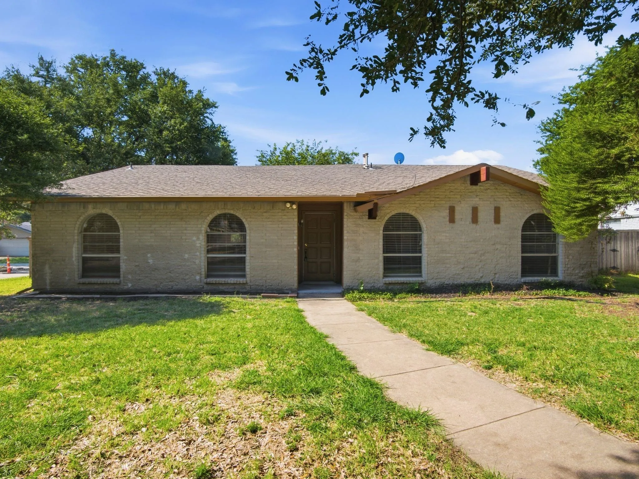 Single Family Residence For Rent in Collin County , 1000 Windy Meadow Drive, Plano, Texas 75023, 3 Bedroom, 2 Bathroom, 2 Garage spaces, 1,930 Sqft, built in 1974, mls#21395214, Real Estate Agent in Plano, Homes For Rent in Collin county, Homes For Rent in Plano, Realtor in Plano Texas, Real Estate Brokerage Independent Realty Texas, Luminita Cordes Realtor
