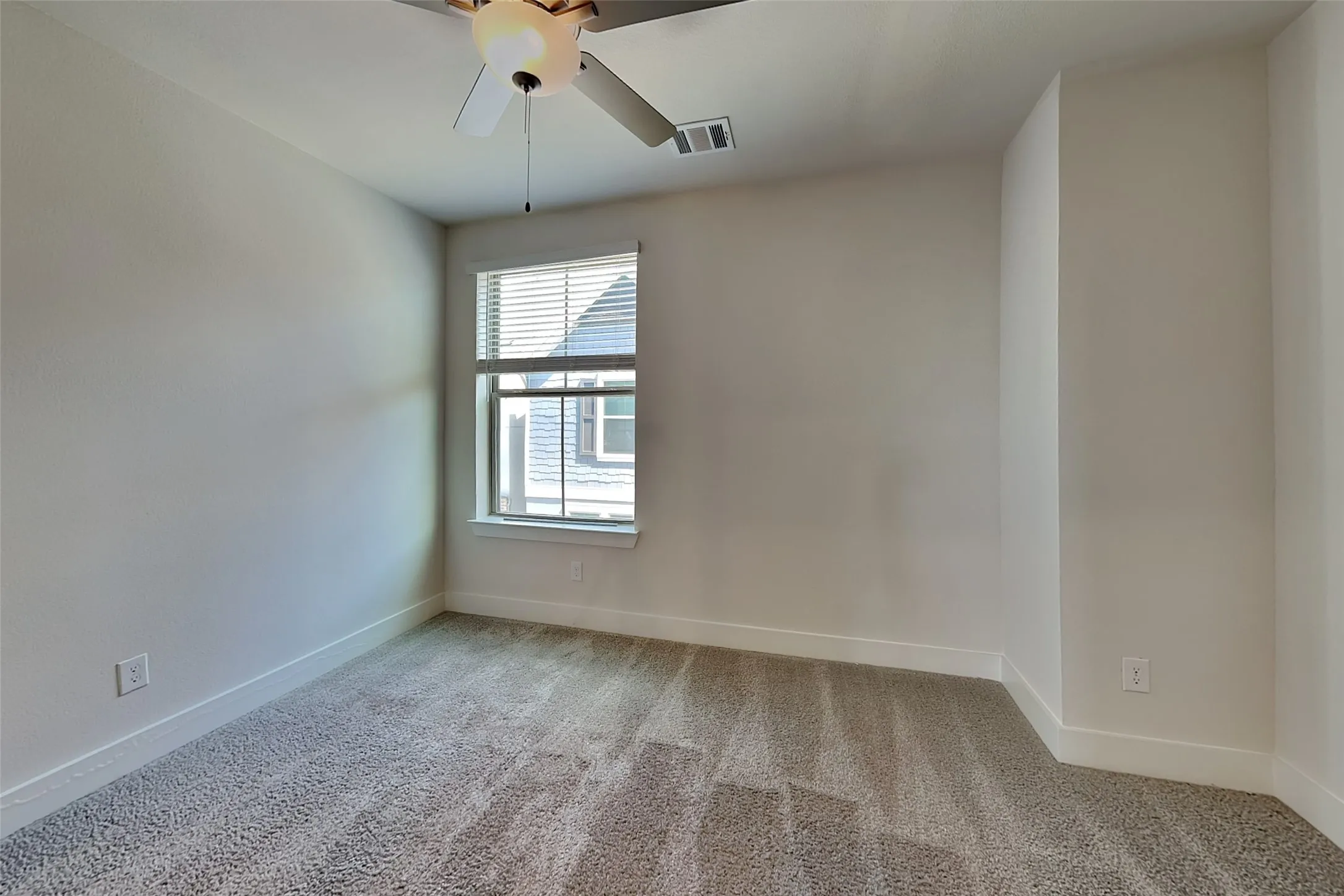 Apartment For Rent in Dallas County , 2727 Flowering Peach Lane, Dallas, Texas 75212, 3 Bedroom, 4 Bathroom, 2 Garage spaces, 1,920 Sqft, built in 2020, mls#21395281, Real Estate Agent in Dallas, Homes For Rent in Dallas county, Homes For Rent in Dallas, Realtor in Dallas Texas, Real Estate Brokerage Independent Realty Texas, Luminita Cordes Realtor
