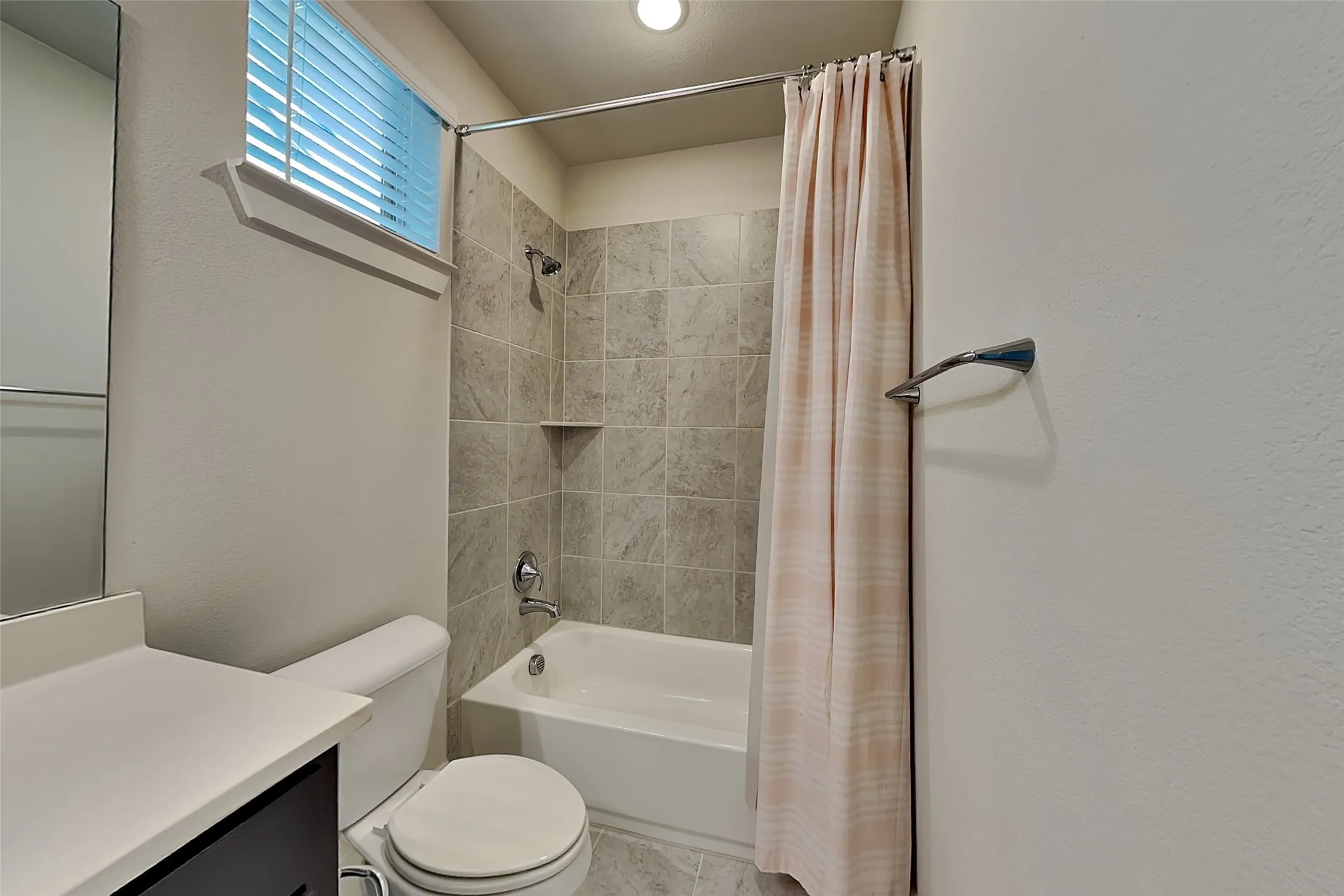 Apartment For Rent in Dallas County , 2727 Flowering Peach Lane, Dallas, Texas 75212, 3 Bedroom, 4 Bathroom, 2 Garage spaces, 1,920 Sqft, built in 2020, mls#21395281, Real Estate Agent in Dallas, Homes For Rent in Dallas county, Homes For Rent in Dallas, Realtor in Dallas Texas, Real Estate Brokerage Independent Realty Texas, Luminita Cordes Realtor
