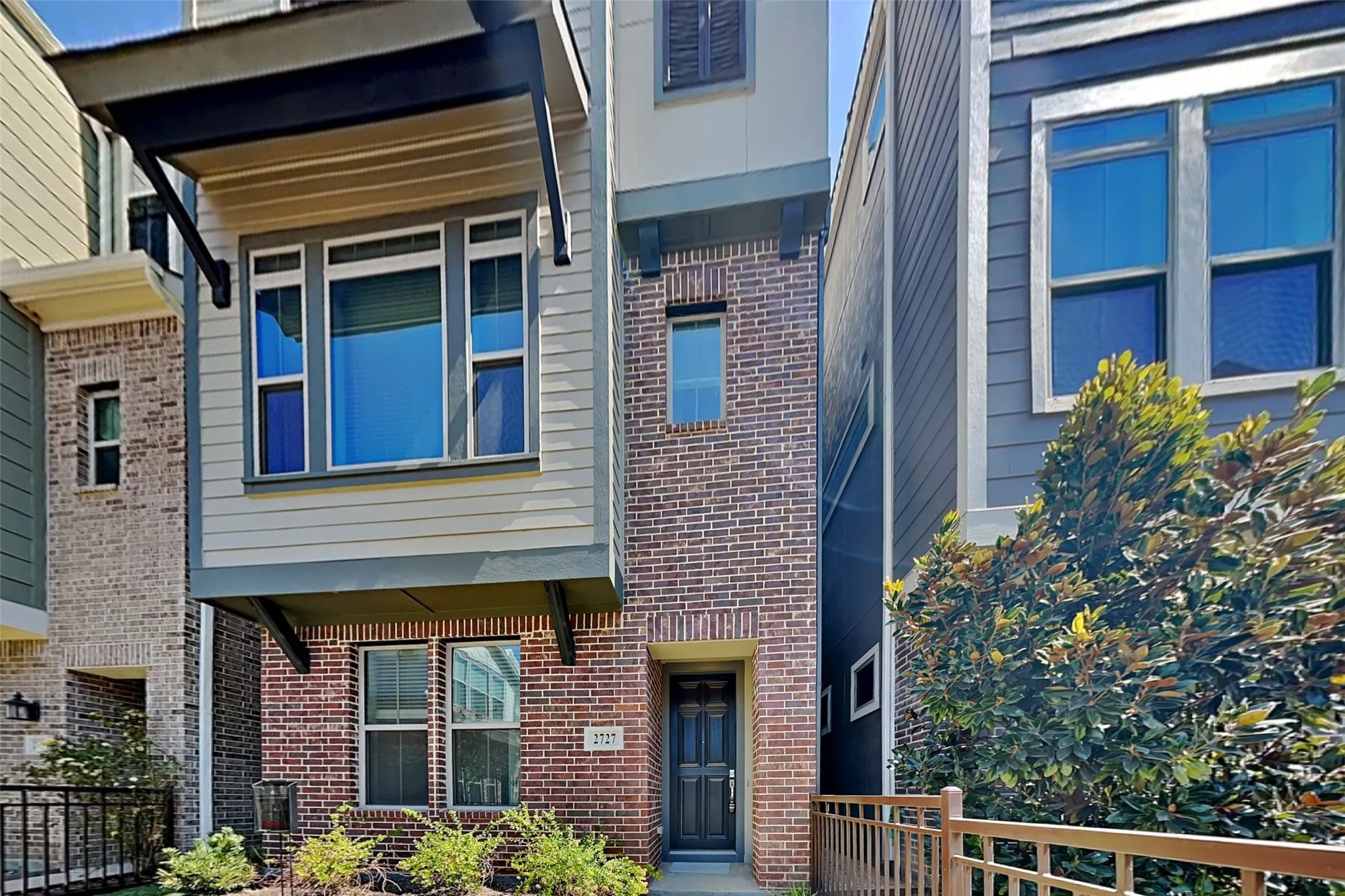Apartment For Rent in Dallas County , 2727 Flowering Peach Lane, Dallas, Texas 75212, 3 Bedroom, 4 Bathroom, 2 Garage spaces, 1,920 Sqft, built in 2020, mls#21395281, Real Estate Agent in Dallas, Homes For Rent in Dallas county, Homes For Rent in Dallas, Realtor in Dallas Texas, Real Estate Brokerage Independent Realty Texas, Luminita Cordes Realtor