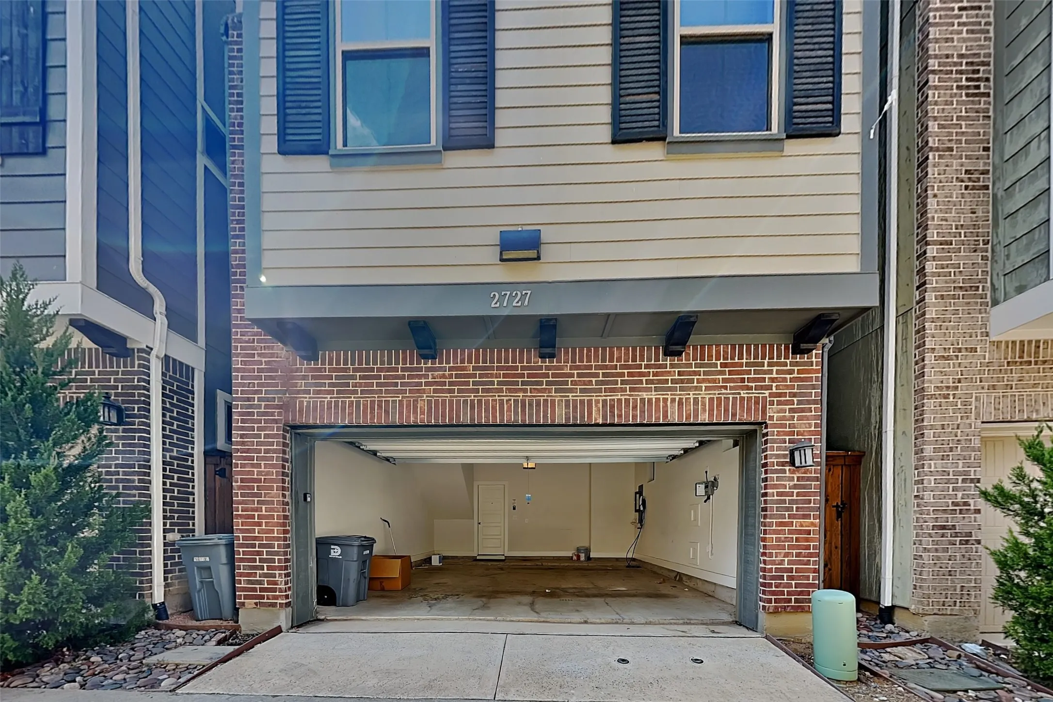 Apartment For Rent in Dallas County , 2727 Flowering Peach Lane, Dallas, Texas 75212, 3 Bedroom, 4 Bathroom, 2 Garage spaces, 1,920 Sqft, built in 2020, mls#21395281, Real Estate Agent in Dallas, Homes For Rent in Dallas county, Homes For Rent in Dallas, Realtor in Dallas Texas, Real Estate Brokerage Independent Realty Texas, Luminita Cordes Realtor