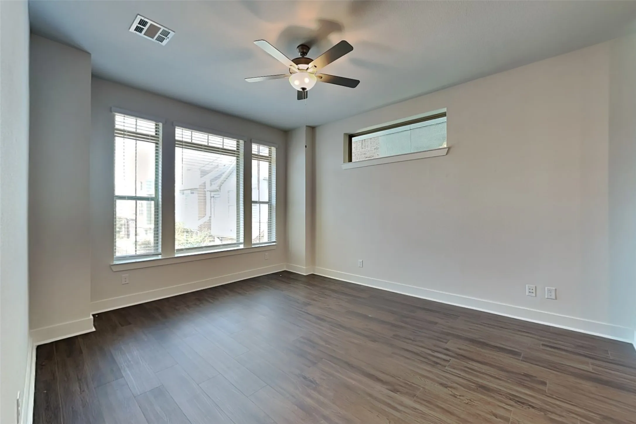 Apartment For Rent in Dallas County , 2727 Flowering Peach Lane, Dallas, Texas 75212, 3 Bedroom, 4 Bathroom, 2 Garage spaces, 1,920 Sqft, built in 2020, mls#21395281, Real Estate Agent in Dallas, Homes For Rent in Dallas county, Homes For Rent in Dallas, Realtor in Dallas Texas, Real Estate Brokerage Independent Realty Texas, Luminita Cordes Realtor