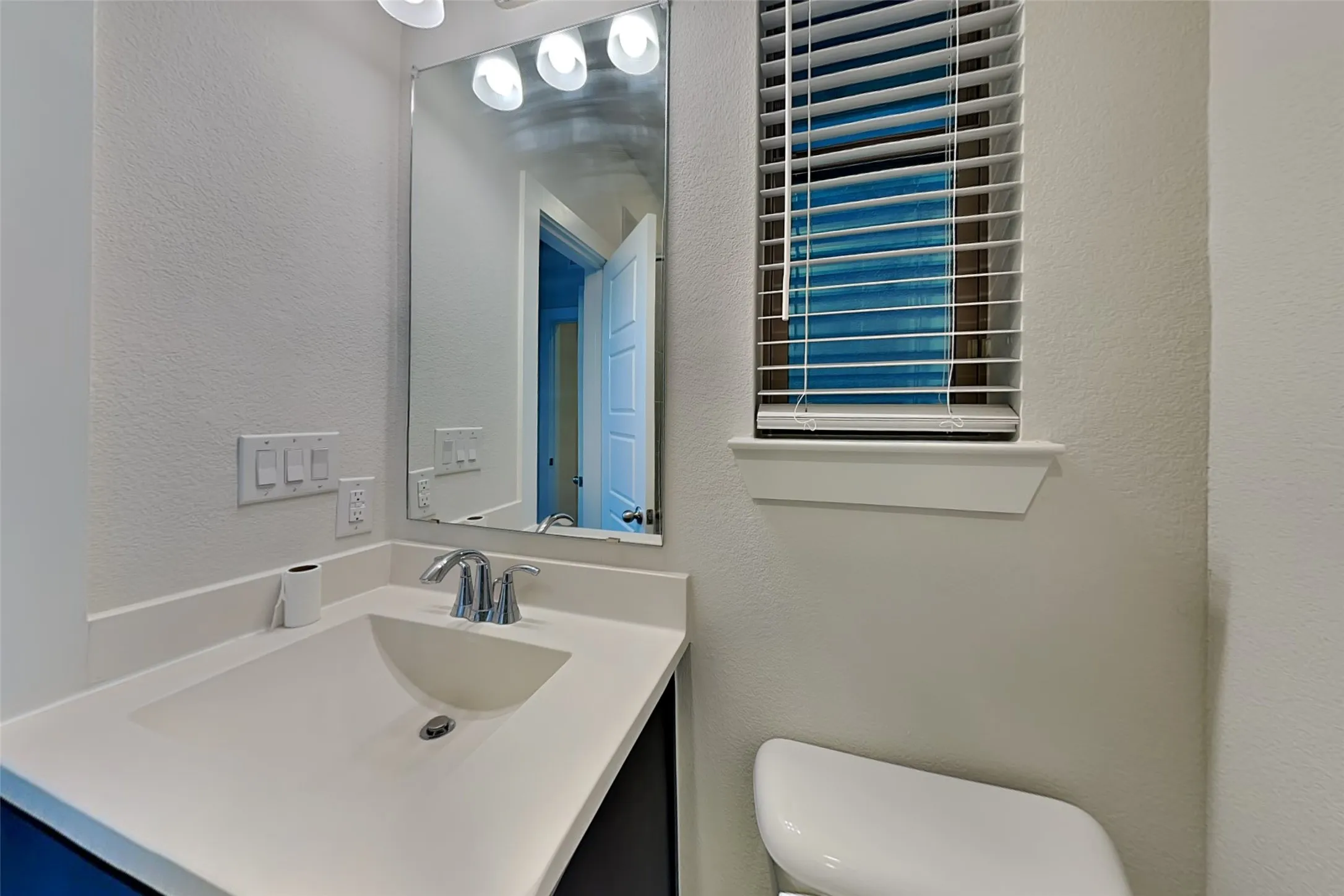 Apartment For Rent in Dallas County , 2727 Flowering Peach Lane, Dallas, Texas 75212, 3 Bedroom, 4 Bathroom, 2 Garage spaces, 1,920 Sqft, built in 2020, mls#21395281, Real Estate Agent in Dallas, Homes For Rent in Dallas county, Homes For Rent in Dallas, Realtor in Dallas Texas, Real Estate Brokerage Independent Realty Texas, Luminita Cordes Realtor