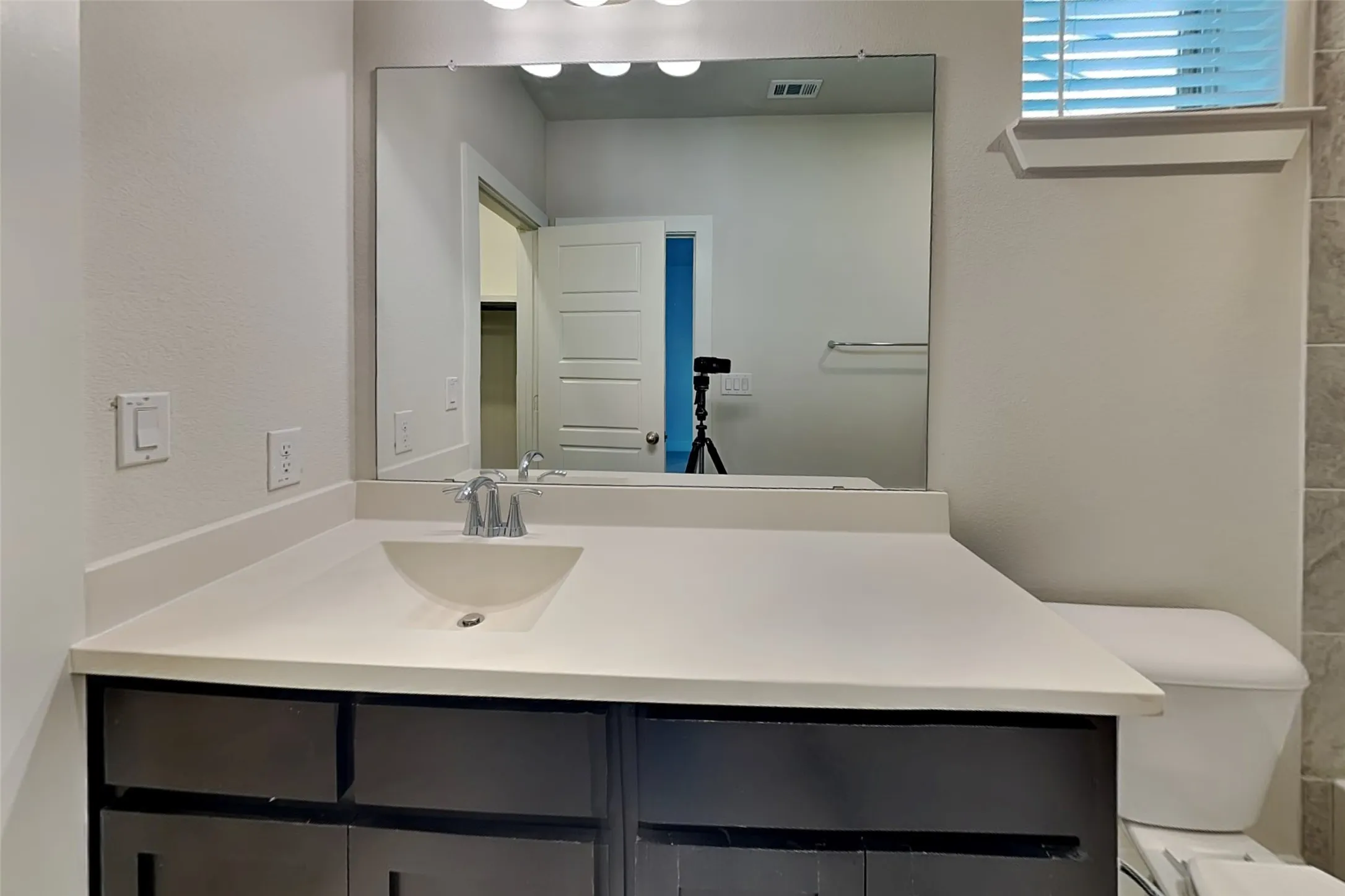 Apartment For Rent in Dallas County , 2727 Flowering Peach Lane, Dallas, Texas 75212, 3 Bedroom, 4 Bathroom, 2 Garage spaces, 1,920 Sqft, built in 2020, mls#21395281, Real Estate Agent in Dallas, Homes For Rent in Dallas county, Homes For Rent in Dallas, Realtor in Dallas Texas, Real Estate Brokerage Independent Realty Texas, Luminita Cordes Realtor
