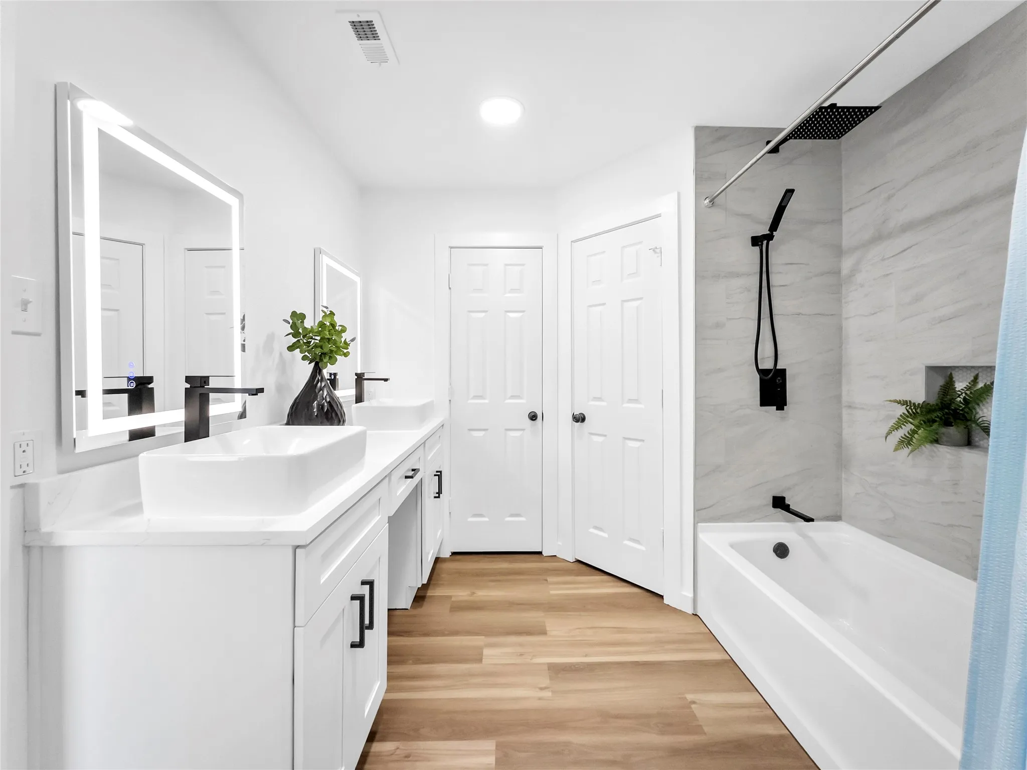 Single Family Residence For Sale in Tarrant County , 8 Atlanta Court, Mansfield, Texas 76063, 3 Bedroom, 2 Bathroom, 2 Garage spaces, 1,231 Sqft, built in 1994, mls#21395969, Real Estate Agent in Mansfield, Homes For Sale in Tarrant county, Homes For Sale in Mansfield, Realtor in Mansfield Texas, Real Estate Brokerage Independent Realty Texas, Luminita Cordes Realtor