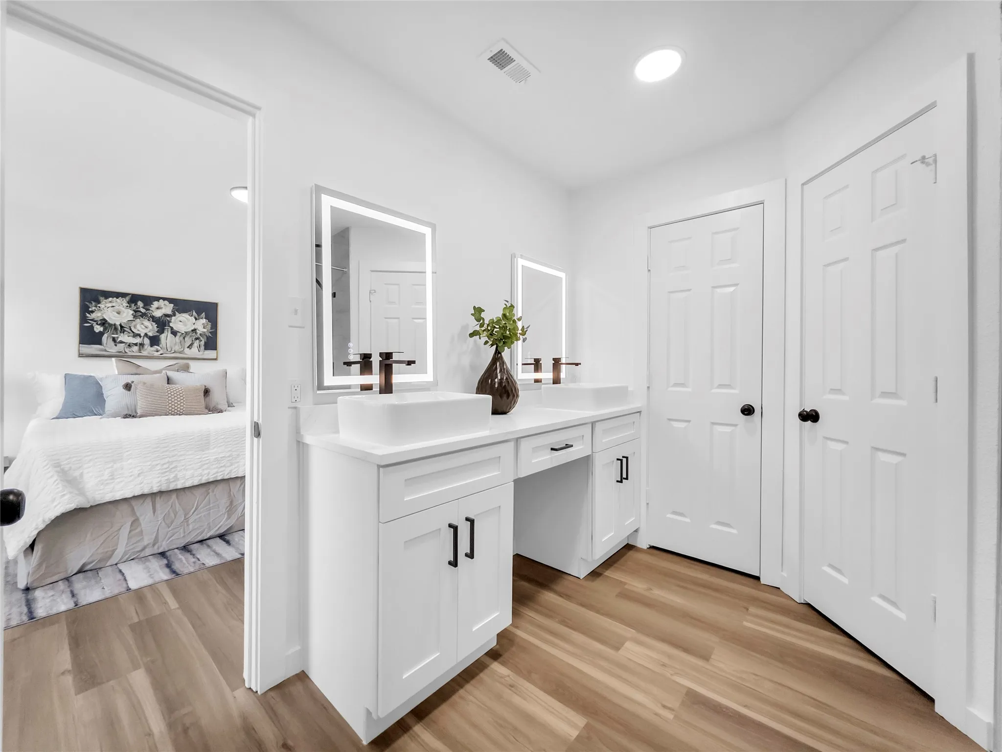 Single Family Residence For Sale in Tarrant County , 8 Atlanta Court, Mansfield, Texas 76063, 3 Bedroom, 2 Bathroom, 2 Garage spaces, 1,231 Sqft, built in 1994, mls#21395969, Real Estate Agent in Mansfield, Homes For Sale in Tarrant county, Homes For Sale in Mansfield, Realtor in Mansfield Texas, Real Estate Brokerage Independent Realty Texas, Luminita Cordes Realtor