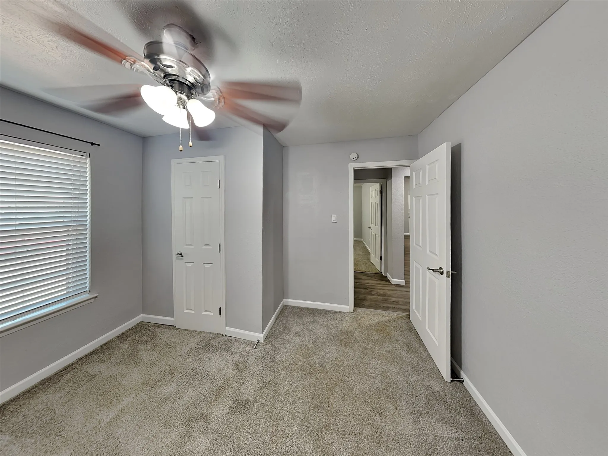 Single Family Residence For Rent in Tarrant County , 300 Newport Circle, Euless, Texas 76039, 3 Bedroom, 2 Bathroom, Garage spaces, 1,672 Sqft, built in 1970, mls#21395255, Real Estate Agent in Euless, Homes For Rent in Tarrant county, Homes For Rent in Euless, Realtor in Euless Texas, Real Estate Brokerage Independent Realty Texas, Luminita Cordes Realtor