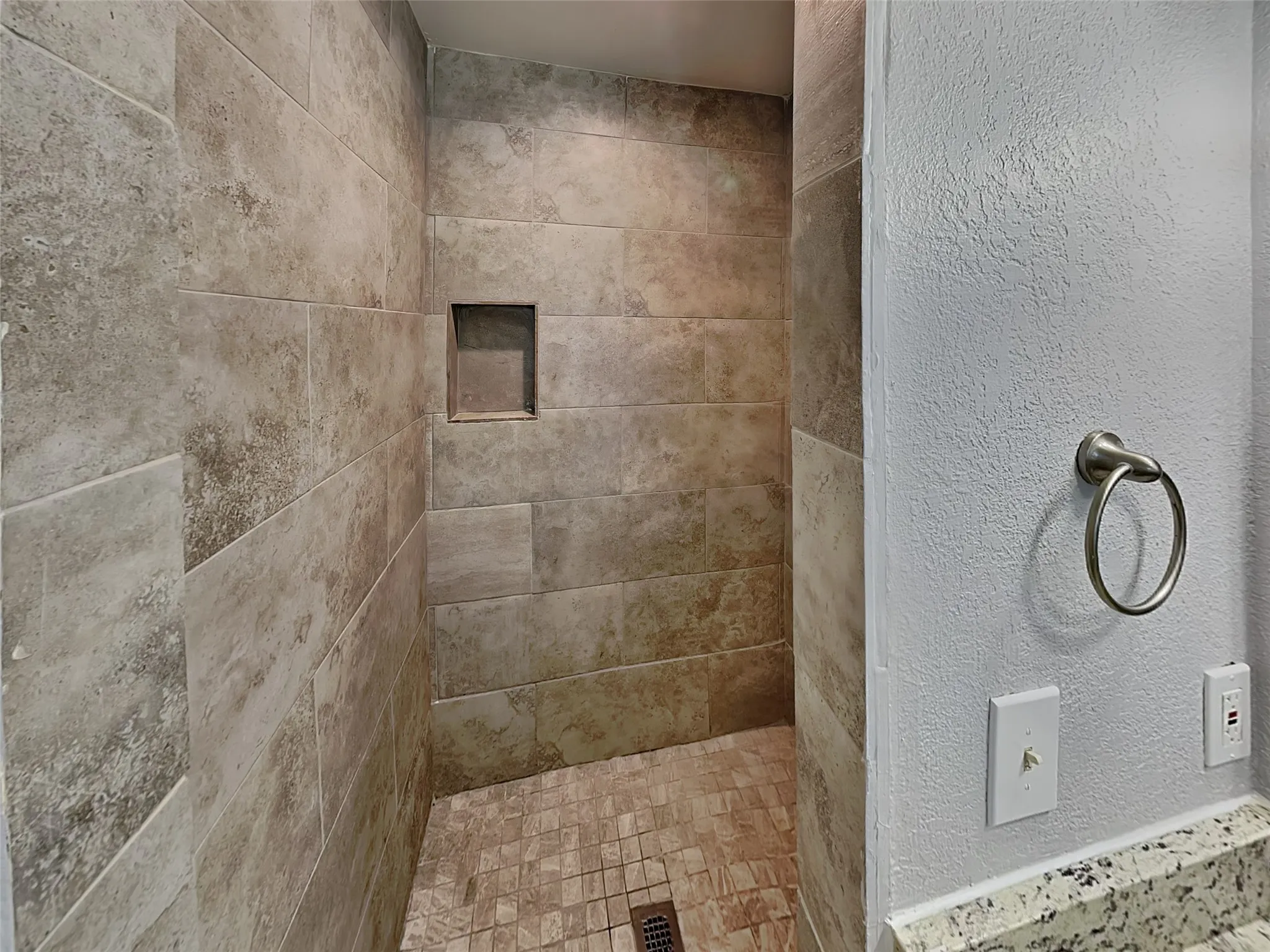 Single Family Residence For Rent in Tarrant County , 300 Newport Circle, Euless, Texas 76039, 3 Bedroom, 2 Bathroom, Garage spaces, 1,672 Sqft, built in 1970, mls#21395255, Real Estate Agent in Euless, Homes For Rent in Tarrant county, Homes For Rent in Euless, Realtor in Euless Texas, Real Estate Brokerage Independent Realty Texas, Luminita Cordes Realtor