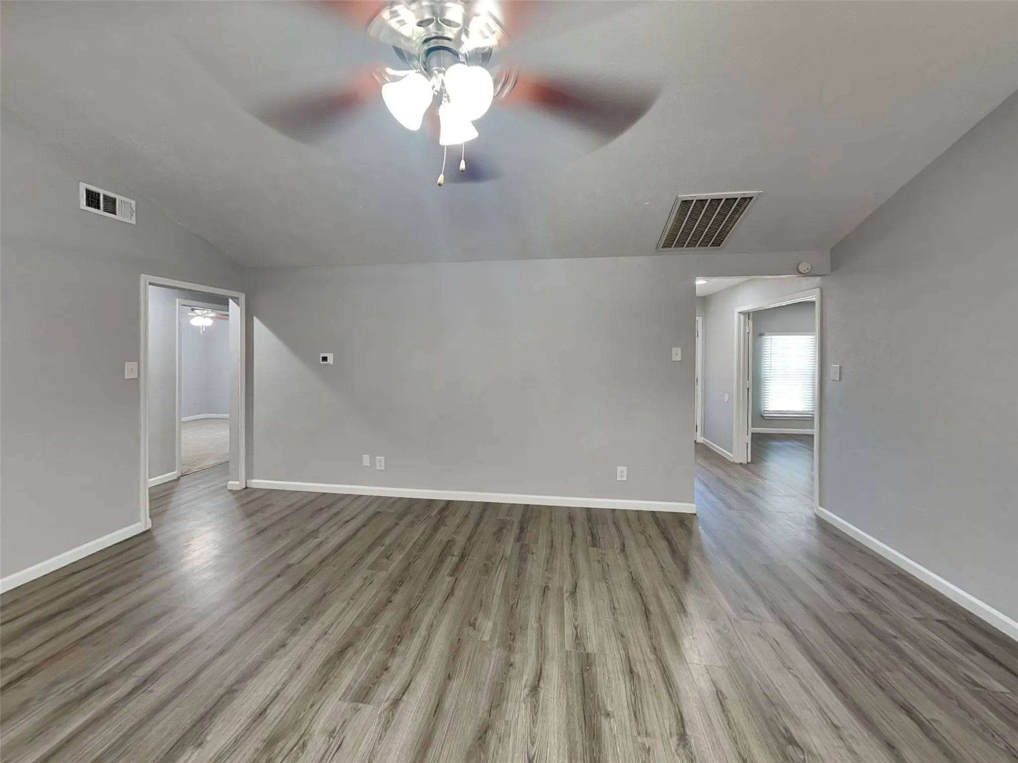 Single Family Residence For Rent in Tarrant County , 300 Newport Circle, Euless, Texas 76039, 3 Bedroom, 2 Bathroom, Garage spaces, 1,672 Sqft, built in 1970, mls#21395255, Real Estate Agent in Euless, Homes For Rent in Tarrant county, Homes For Rent in Euless, Realtor in Euless Texas, Real Estate Brokerage Independent Realty Texas, Luminita Cordes Realtor