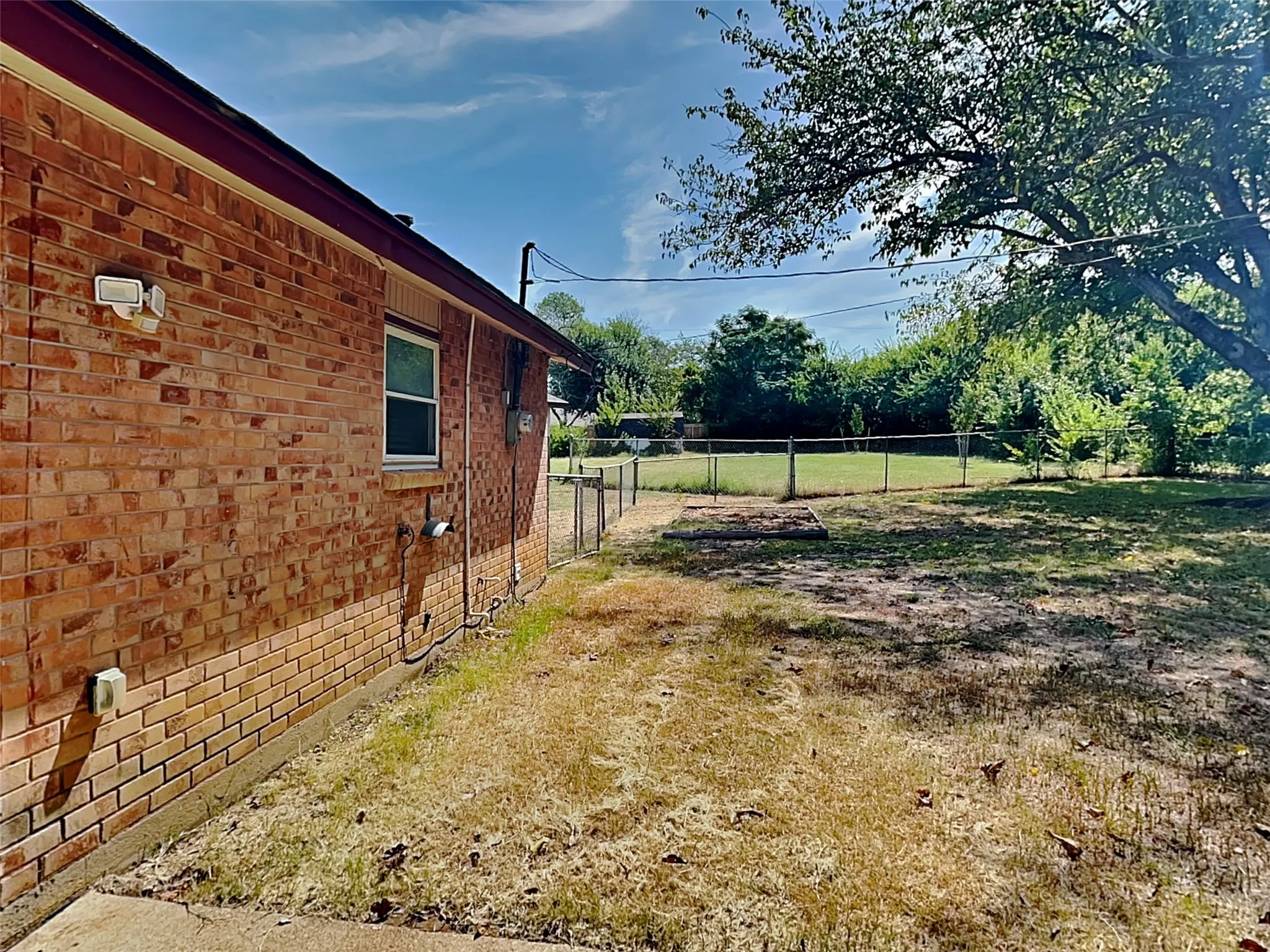 Single Family Residence For Rent in Tarrant County , 300 Newport Circle, Euless, Texas 76039, 3 Bedroom, 2 Bathroom, Garage spaces, 1,672 Sqft, built in 1970, mls#21395255, Real Estate Agent in Euless, Homes For Rent in Tarrant county, Homes For Rent in Euless, Realtor in Euless Texas, Real Estate Brokerage Independent Realty Texas, Luminita Cordes Realtor