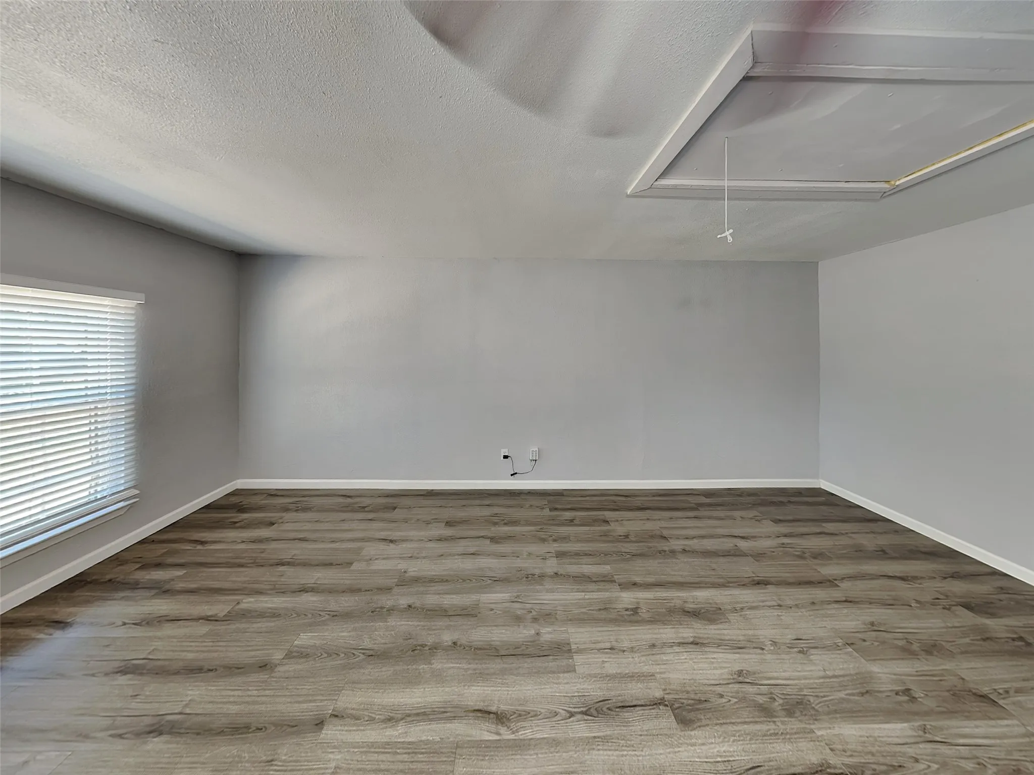 Single Family Residence For Rent in Tarrant County , 300 Newport Circle, Euless, Texas 76039, 3 Bedroom, 2 Bathroom, Garage spaces, 1,672 Sqft, built in 1970, mls#21395255, Real Estate Agent in Euless, Homes For Rent in Tarrant county, Homes For Rent in Euless, Realtor in Euless Texas, Real Estate Brokerage Independent Realty Texas, Luminita Cordes Realtor