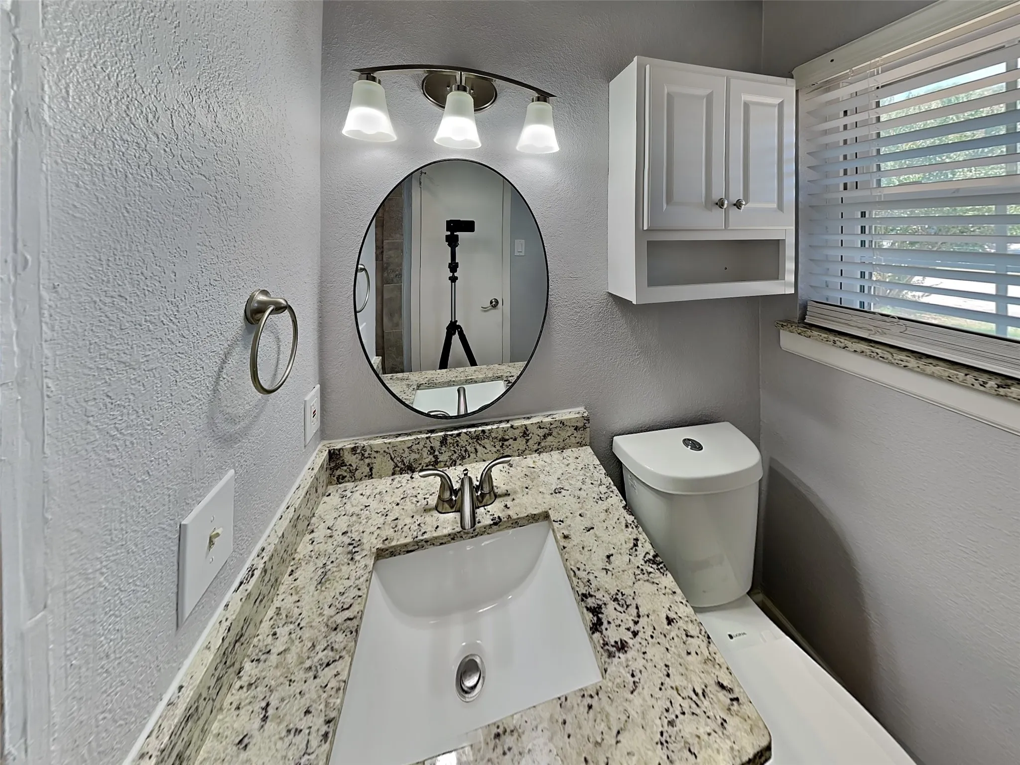Single Family Residence For Rent in Tarrant County , 300 Newport Circle, Euless, Texas 76039, 3 Bedroom, 2 Bathroom, Garage spaces, 1,672 Sqft, built in 1970, mls#21395255, Real Estate Agent in Euless, Homes For Rent in Tarrant county, Homes For Rent in Euless, Realtor in Euless Texas, Real Estate Brokerage Independent Realty Texas, Luminita Cordes Realtor