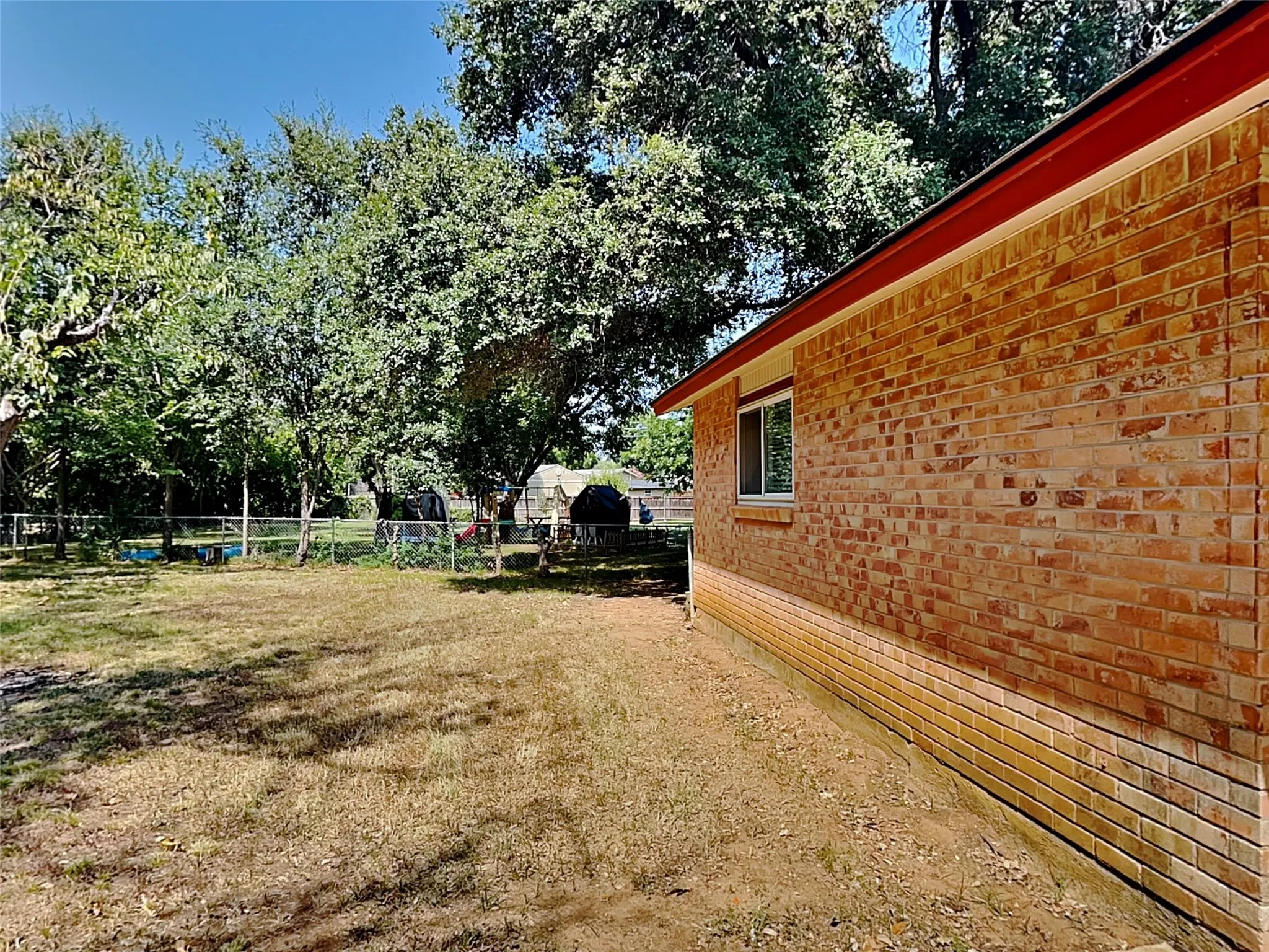 Single Family Residence For Rent in Tarrant County , 300 Newport Circle, Euless, Texas 76039, 3 Bedroom, 2 Bathroom, Garage spaces, 1,672 Sqft, built in 1970, mls#21395255, Real Estate Agent in Euless, Homes For Rent in Tarrant county, Homes For Rent in Euless, Realtor in Euless Texas, Real Estate Brokerage Independent Realty Texas, Luminita Cordes Realtor
