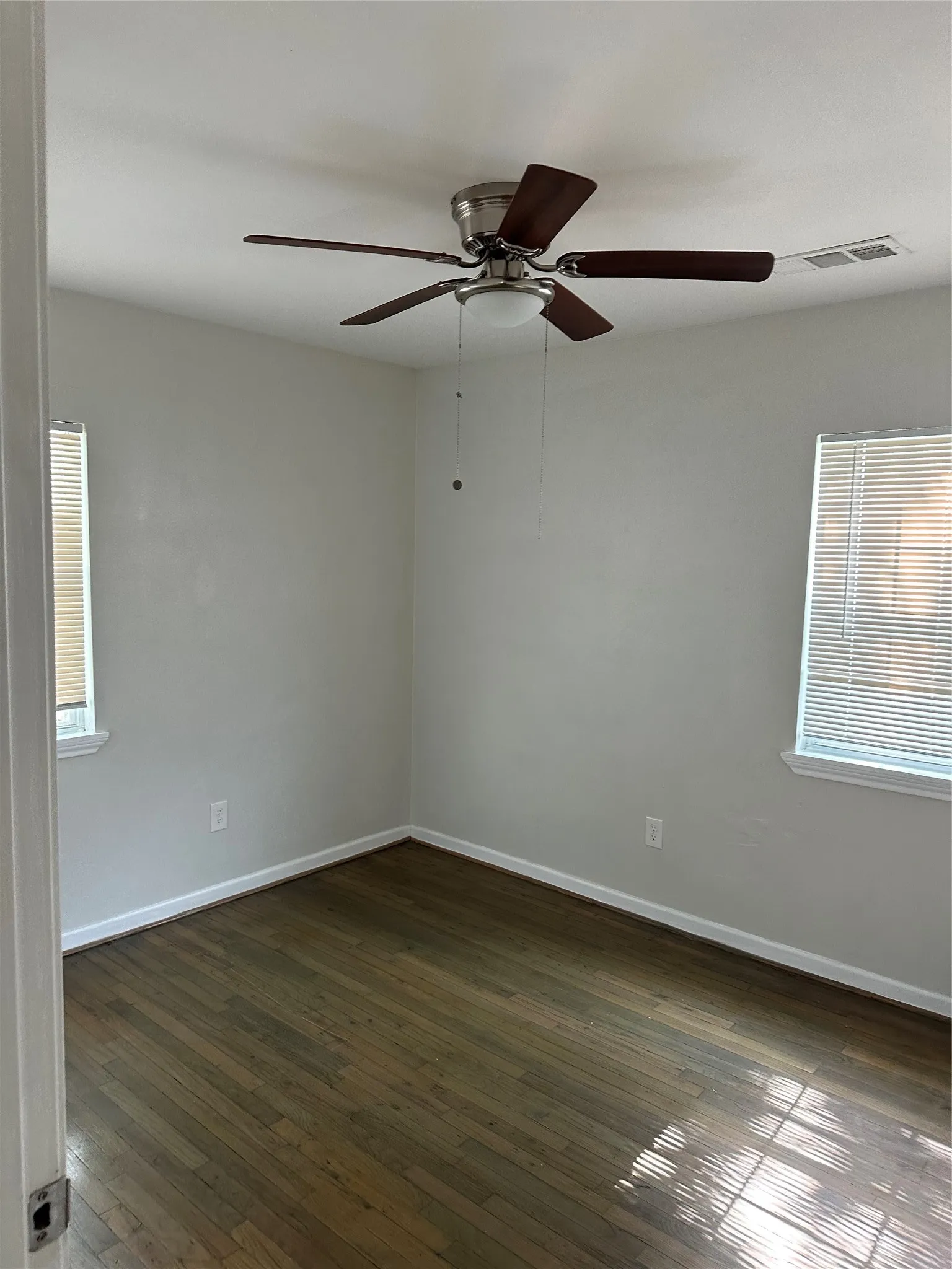 Single Family Residence For Rent in Dallas County , 1545 Briarcliff Road, Dallas, Texas 75235, 2 Bedroom, 1 Bathroom, Garage spaces, 750 Sqft, built in 1949, mls#21396037, Real Estate Agent in Dallas, Homes For Rent in Dallas county, Homes For Rent in Dallas, Realtor in Dallas Texas, Real Estate Brokerage Independent Realty Texas, Luminita Cordes Realtor