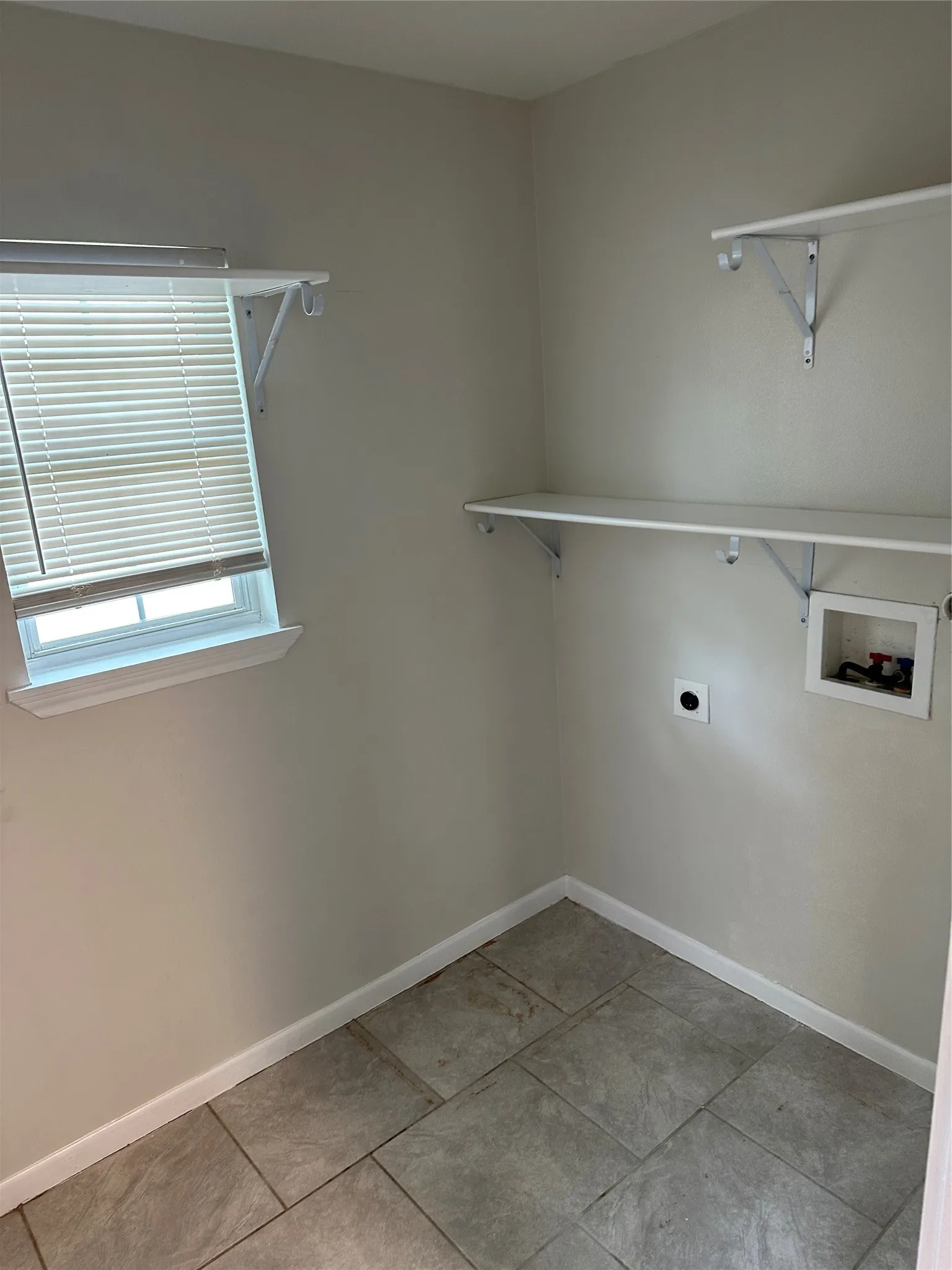 Single Family Residence For Rent in Dallas County , 1545 Briarcliff Road, Dallas, Texas 75235, 2 Bedroom, 1 Bathroom, Garage spaces, 750 Sqft, built in 1949, mls#21396037, Real Estate Agent in Dallas, Homes For Rent in Dallas county, Homes For Rent in Dallas, Realtor in Dallas Texas, Real Estate Brokerage Independent Realty Texas, Luminita Cordes Realtor