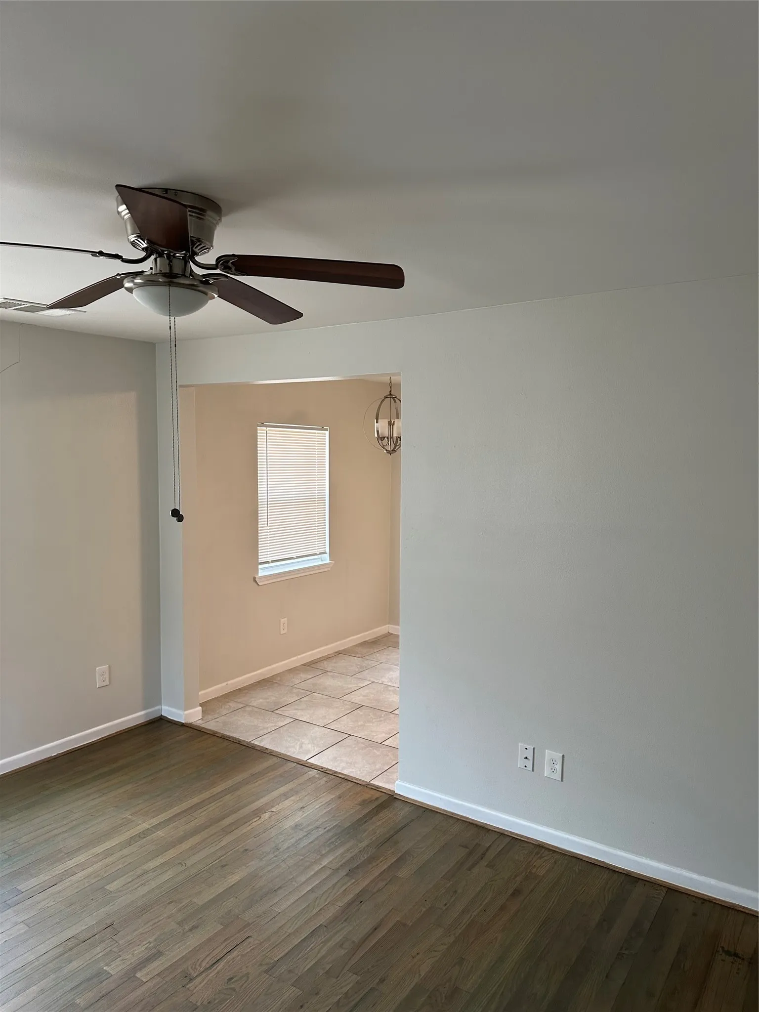 Single Family Residence For Rent in Dallas County , 1545 Briarcliff Road, Dallas, Texas 75235, 2 Bedroom, 1 Bathroom, Garage spaces, 750 Sqft, built in 1949, mls#21396037, Real Estate Agent in Dallas, Homes For Rent in Dallas county, Homes For Rent in Dallas, Realtor in Dallas Texas, Real Estate Brokerage Independent Realty Texas, Luminita Cordes Realtor