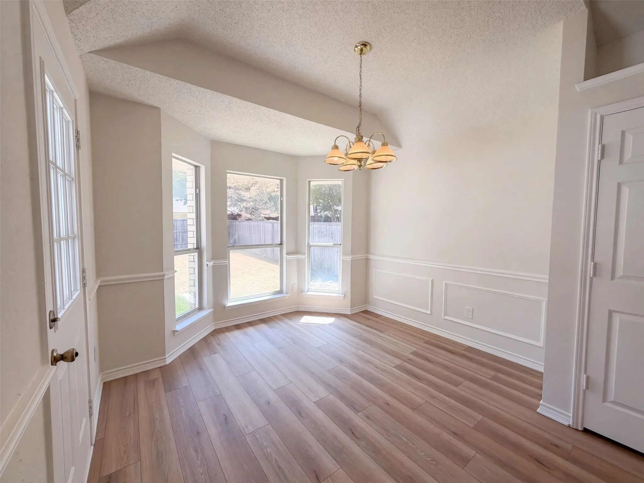 Single Family Residence For Sale in Collin County , 3203 Orchid Drive, Mc Kinney, Texas 75070, 3 Bedroom, 2 Bathroom, 2 Garage spaces, 1,585 Sqft, built in 1995, mls#21396036, Real Estate Agent in Mc Kinney, Homes For Sale in Collin county, Homes For Sale in Mc Kinney, Realtor in Mc Kinney Texas, Real Estate Brokerage Independent Realty Texas, Luminita Cordes Realtor