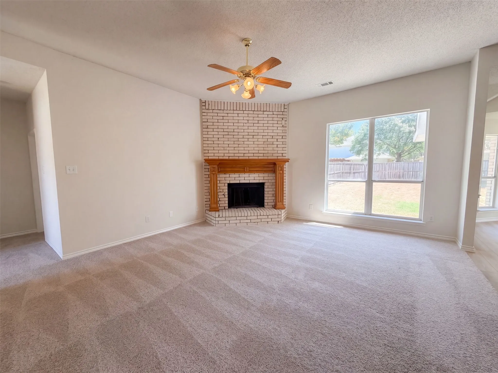 Single Family Residence For Sale in Collin County , 3203 Orchid Drive, Mc Kinney, Texas 75070, 3 Bedroom, 2 Bathroom, 2 Garage spaces, 1,585 Sqft, built in 1995, mls#21396036, Real Estate Agent in Mc Kinney, Homes For Sale in Collin county, Homes For Sale in Mc Kinney, Realtor in Mc Kinney Texas, Real Estate Brokerage Independent Realty Texas, Luminita Cordes Realtor